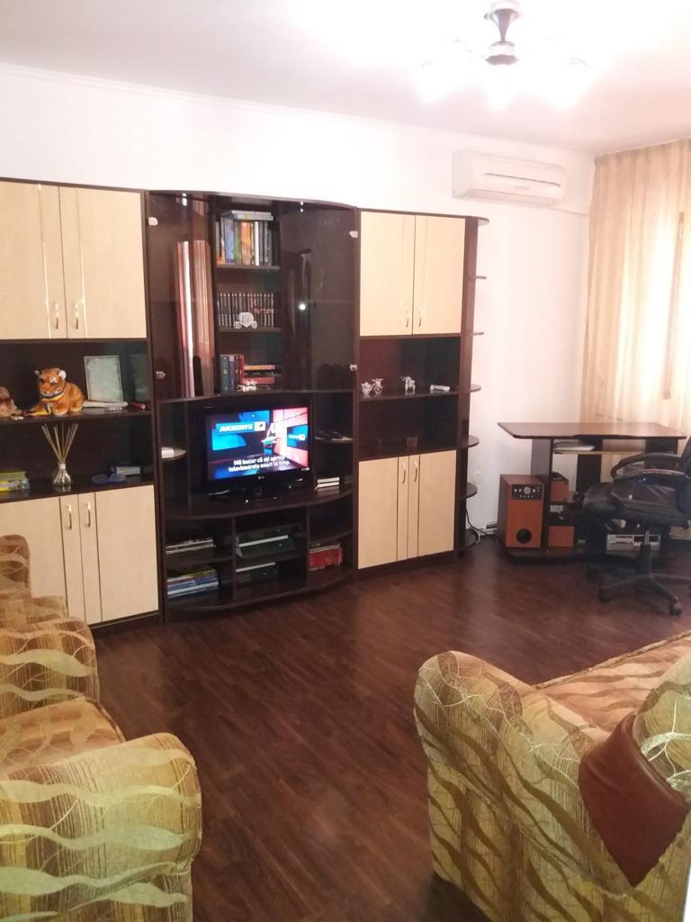 Apartament 2 camere, decomandat, et1, bloc cu lift, zona 8 Martie, Ploiesti