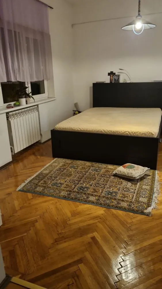 BRASADAS vinde ap 3 cam etaj 1/3 in zona Unirii.