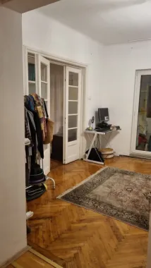 BRASADAS vinde ap 3 cam etaj 1/3 in zona Unirii.