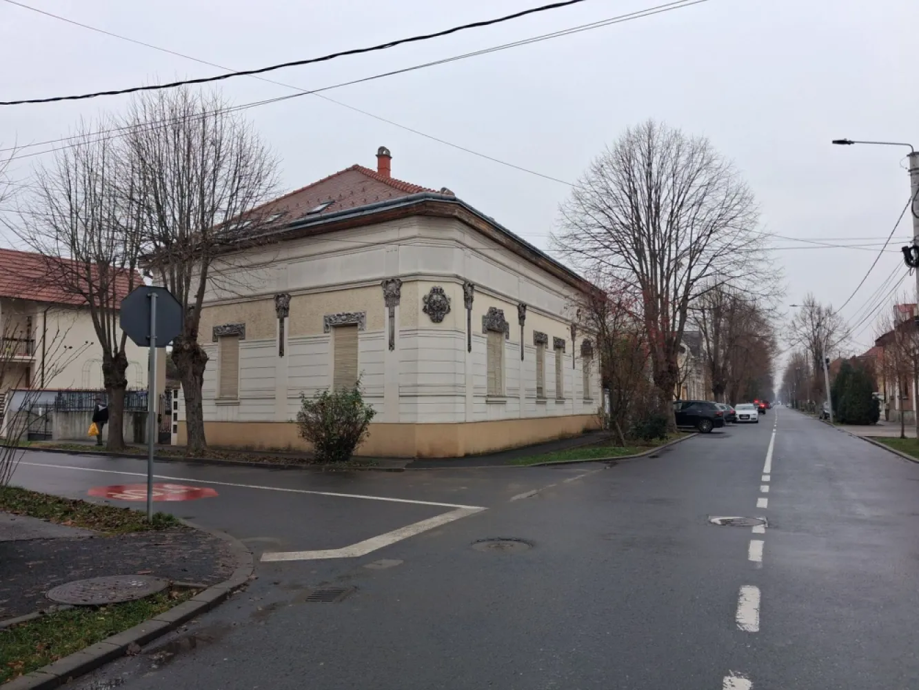 BRASADAS vinde prin REPREZENTARE EXCLUSIVA cladire Titulescu - Agentia imobiliara BRASADAS vinde prin REPREZENTARE EXCLUSIVA imobil compus din 4 apartamente cu intrari si contorizari separate in zona Titulescu, strada Constantin Brancusi. Suprafete utile de 202mp 110mp 87.63mp. Comisionul este 0% pentru comparator. Colaboram cu toate agentiile imobiliare interesate. Www.brasadas.com. }}