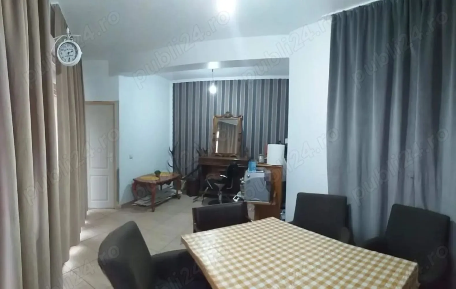 BRASADAS vinde casa individuala in zona Closca. - Agentia Imobiliara BRASADAS vinde casa individuala in zona Closca cu o suprafață utilă de 240mp. si garaj, cu teren aferent de 500 mp. si cu regim de înălțime P+1E compartimentat dupa cum urmeaza : Parter frizerie 2 dormitoare frizerie + baie bucătărie living garaj cameră tehnică terasă Etaj living baie 2 dormitoare balcon Front stradal 30m. Detalii construcție: - structură din beton și cărămidă - acoperiș din țiglă - tâmplărie PVC cu sticlă termopan - izolație exterioară din polistiren de 15 cm - gard din stâlpișori de beton armat cu fier forjat. Se poate folosi si ca spațiu comercial . Utilități: apă, gaz, curent. Imobilul este dotat cu centrală proprie prin condensare firma Vaillant . Interiorul este facut parțial. Pe teren se mai află o casă bătrâneasca. Www.brasadas.com. }}