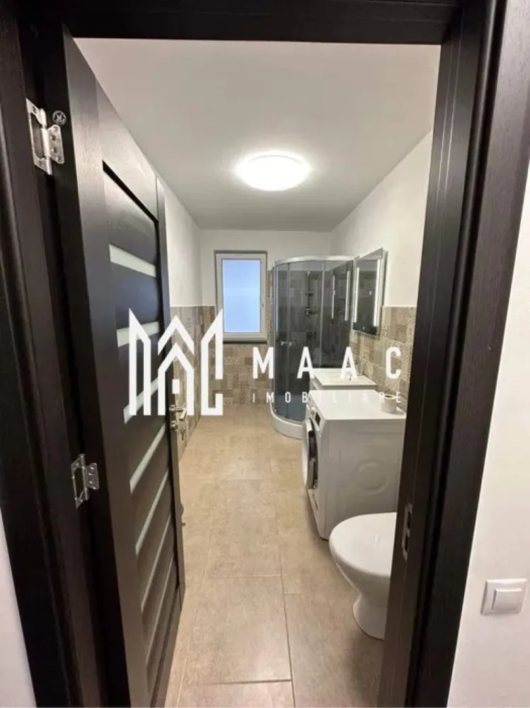 Apartament 3 camere I Decomandat I Calea Cisnadiei - Maac Imobiliare va propune spre inchiriere un apartament de 3 camere decomandat situat la etajul 2 al unui imobil din zona Arhitectilor.

Locuinta cuprinde: hol , living, 2 dormitoare, bucatarie, baie, balcon generos ( living si dormitor).

Proprietatea se inchiriaza pe minim 1 an de zile.

Se percepe garantie in cuantumul unei chirii lunare + 1 chirie avans.

Nu se accepta animale de companie.

Disponibil imediat.

Pentru mai multe detalii precizati telefonic ca ati vazut anuntul cu ID: CP1961139