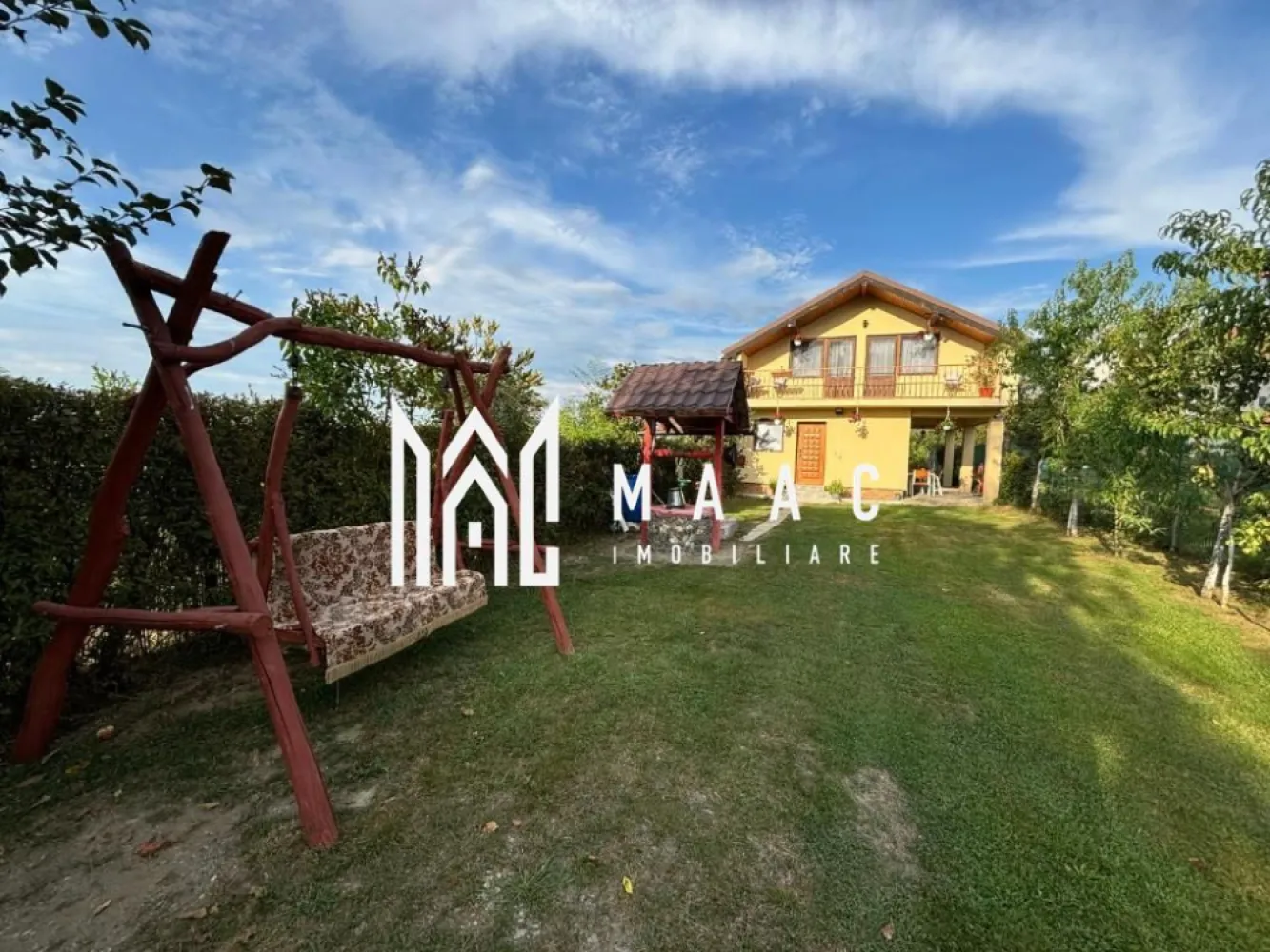 Vilă superbă | 4 camere | 500 mp teren | Vedere la munte | Valea Avrigului - Maac Imobiliare prezintă o oportunitate ideală de investiție, locuință permanentă sau de weekend – o casă de vacanță situată în pitoreasca zonă a Văii Avrigului, într-un cadru natural deosebit, perfect pentru iubitorii de munte și activități în aer liber. Imobilul are o suprafață utilă de 120 mp, fiind amplasat pe un teren generos de 500 mp, și dispune de: 3 dormitoare spațioase Living primitor, perfect pentru relaxare în familie Bucătărie complet utilată (frigider, cuptor cu microunde) 2 băi, ambele dotate cu cadă Terasă cu vedere superbă la munte Balcon și grădină amenajată Parcare privată gratuită Grătar în curte, ideal pentru seri liniștite cu prietenii Locuința este echipată cu centrală pe lemne și încălzire electrică, ceea ce asigură costuri reduse de întreținere. Zona este excelentă pentru activități recreative precum drumeții, ciclism, schi sau pescuit, fiind un punct de atracție pentru turiști, dar și o alegere inspirată pentru cei care caută liniște și natură. ✅ Poate fi folosită ca reședință permanentă, casă de vacanță sau investiție turistică (închiriere în regim hotelier). 📍 Valea Avrigului – una dintre cele mai frumoase zone montane din apropierea Sibiului, cu acces facil și peisaje spectaculoase în orice anotimp. Pentru mai multe detalii precizati telefonic ca ati vazut anuntul cu ID: CP2835260 }}