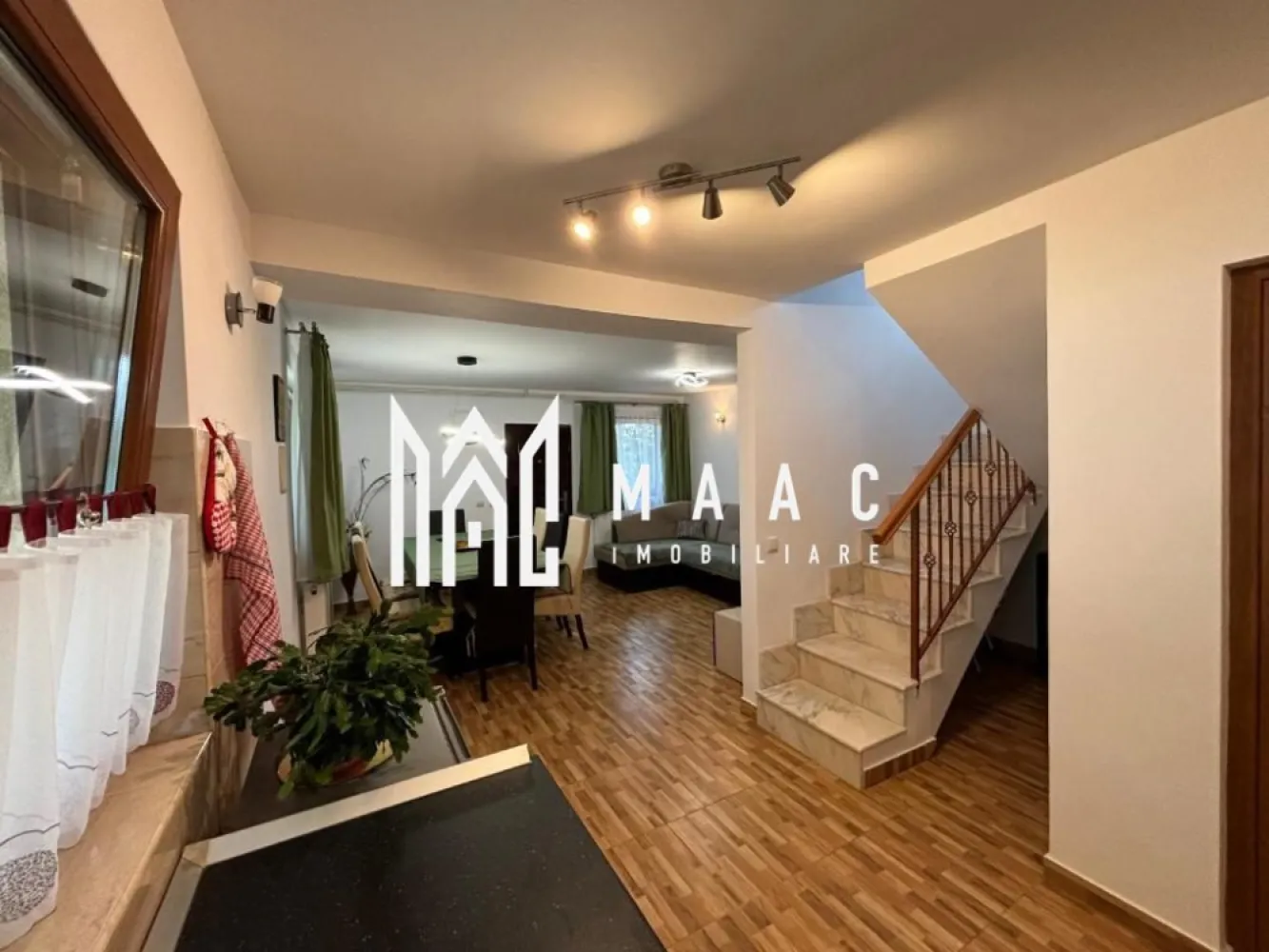 Vilă superbă | 4 camere | 500 mp teren | Vedere la munte | Valea Avrigului