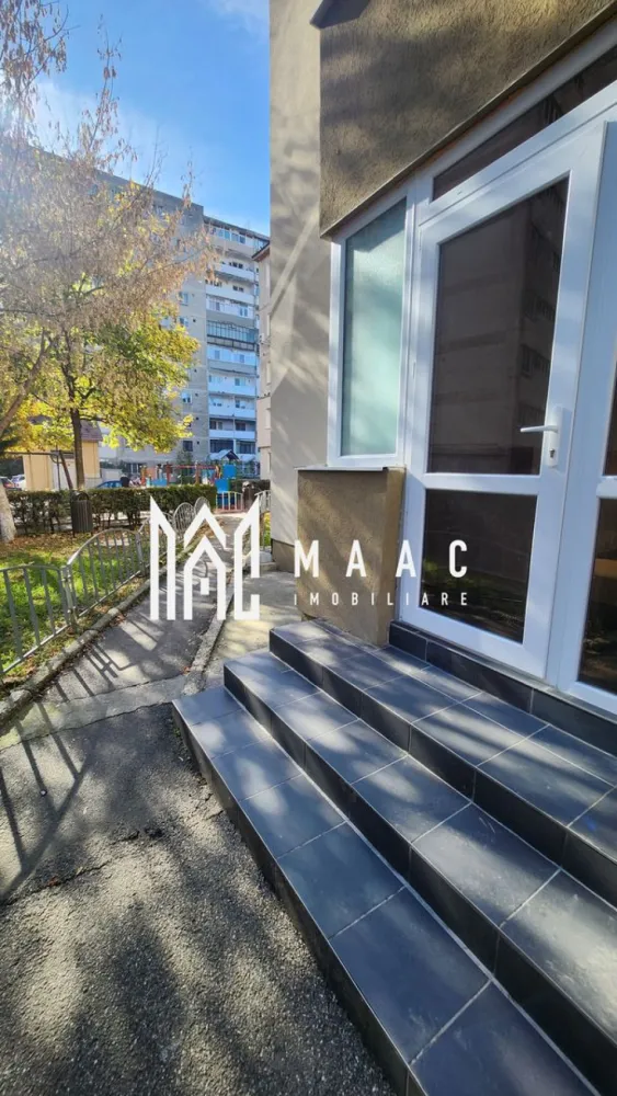 Spatiu Comercial Ostroveni | 2 camere | 42MP - Spatiu Comercial, 2 camere – zona ostroveni, Râmnicu Vâlcea MAAC Imobiliare vă propune spre vânzare un apartament cu 2 camere modificat in spatiu comercial si intrare stradala, situat într-o zona Ostroveni. Proprietatea are o suprafață totala de 42 MP. Este o alegere ideală pentru investiție, fiind disponibil imediat pentru vanzare si este pretabil pentru inchiriere sau activitati comerciale. Apartamentul a fost renovat integral si se prezinta intocmai ca in fotografii 📞 Pentru mai multe detalii și programarea unei vizionări, contactați echipa MAAC Imobiliare Râmnicu Vâlcea. id- CP2780587 }}