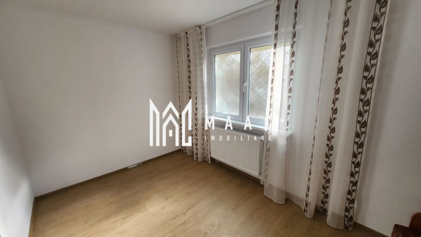 Spatiu Comercial Ostroveni | 2 camere | 42MP - Spatiu Comercial, 2 camere – zona ostroveni, Râmnicu Vâlcea MAAC Imobiliare vă propune spre vânzare un apartament cu 2 camere modificat in spatiu comercial si intrare stradala, situat într-o zona Ostroveni. Proprietatea are o suprafață totala de 42 MP. Este o alegere ideală pentru investiție, fiind disponibil imediat pentru vanzare si este pretabil pentru inchiriere sau activitati comerciale. Apartamentul a fost renovat integral si se prezinta intocmai ca in fotografii 📞 Pentru mai multe detalii și programarea unei vizionări, contactați echipa MAAC Imobiliare Râmnicu Vâlcea. id- CP2780587 }}