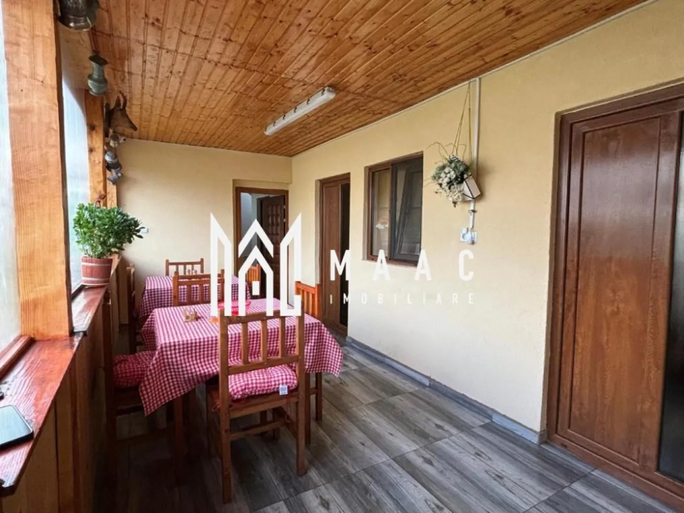 Vilă superbă | 4 camere | 500 mp teren | Vedere la munte | Valea Avrigului