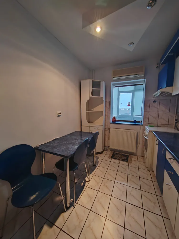 Apartament 2 camere, decomandat, etaj intermediar, zona Republicii, Ploiești