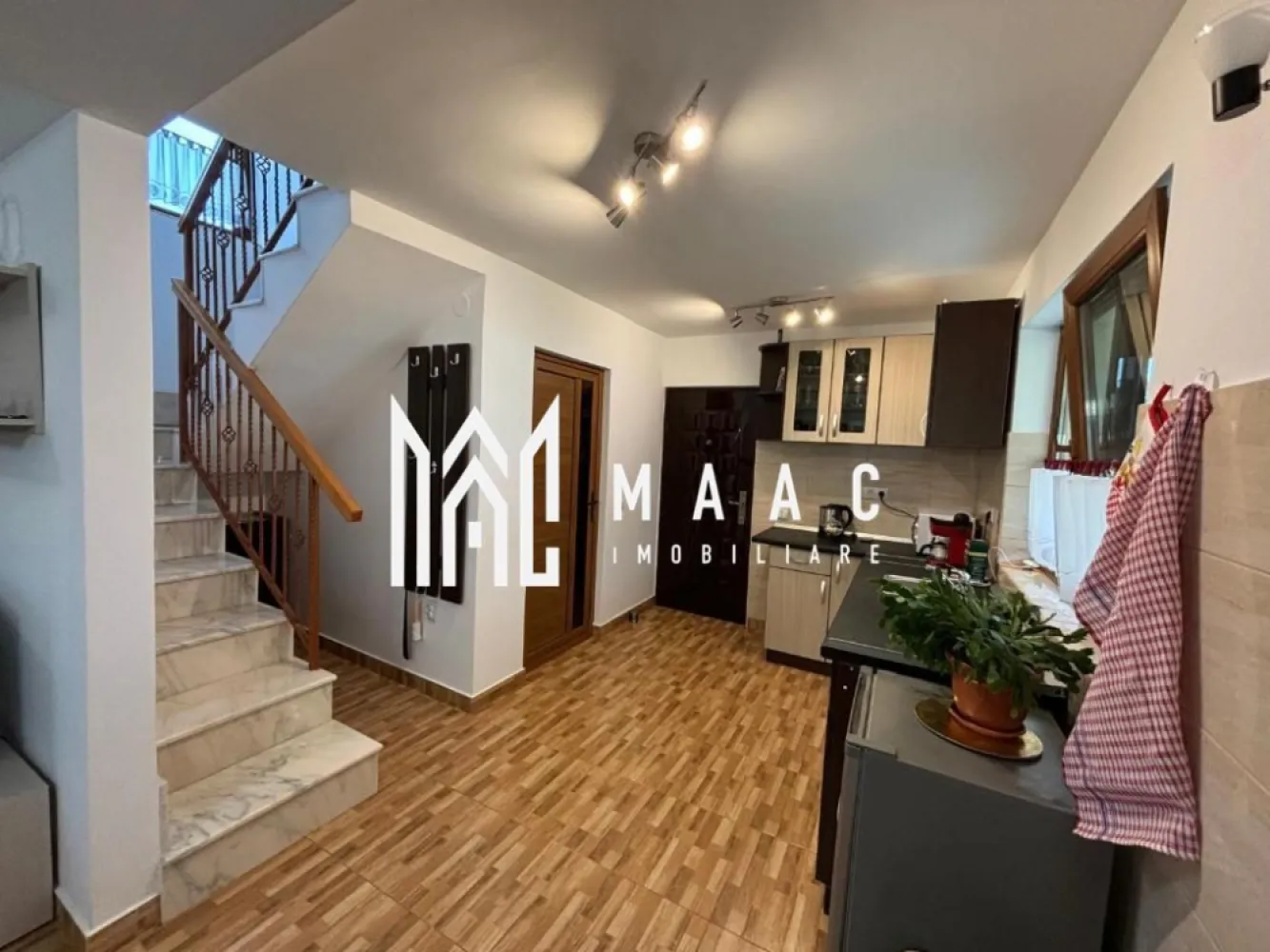 Vilă superbă | 4 camere | 500 mp teren | Vedere la munte | Valea Avrigului