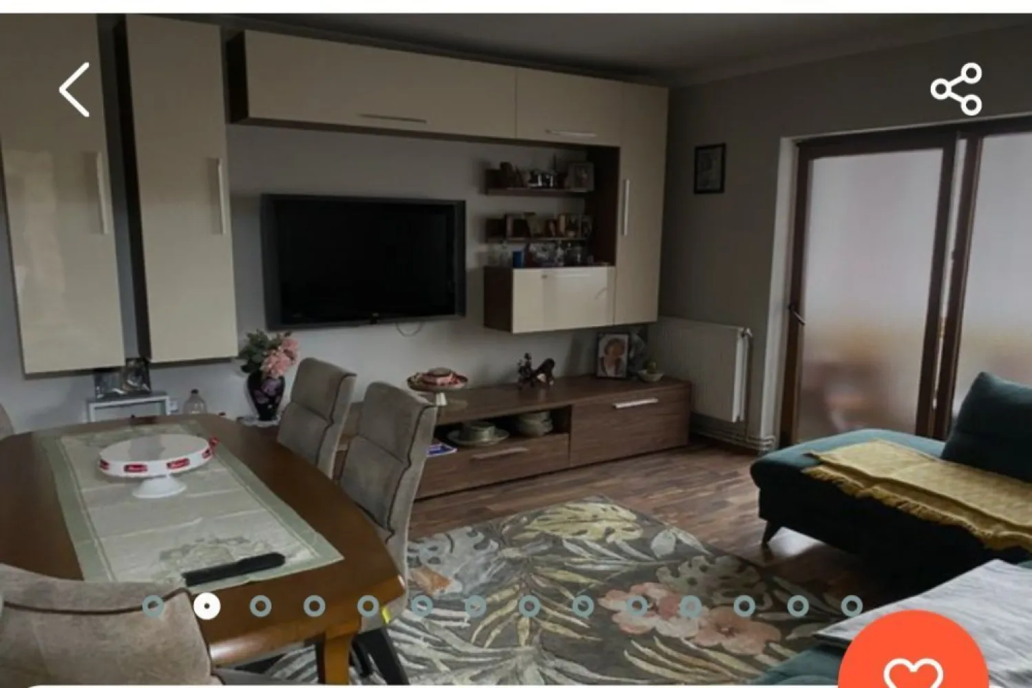 BRASADAS vinde ap 3 cam etaj etaj 1/4 PARCARE Micro 16. - Agenția Imobiliara BRASADAS vinde apartament cu trei camere situat in Micro 16 pe strada Muncii, zona linistita apeoape de mijloace de transport si parcuri. Dispune de: 3 camere ( 2 dormitoare, 1 living), 1 bucatarie, 1 baie, 1 hol, 2 balcoane si loc de parcare. Se alfa la etajul 1 din 4 (2 apartamente pe palier). Este complet mobilat cu exceptia unor obiecte ( detalii la intelegere ). Utilitati: centrala proprie, parchet, gresie, faianta, geamuri termopan, izolat, schimbat instalatii curent, apa. Pentru mai multe oferte accesați www.brasadas.com. }}