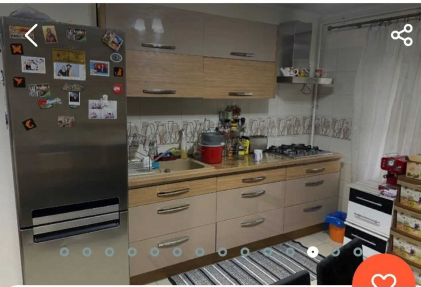 BRASADAS vinde ap 3 cam etaj etaj 1/4 PARCARE Micro 16. - Agenția Imobiliara BRASADAS vinde apartament cu trei camere situat in Micro 16 pe strada Muncii, zona linistita apeoape de mijloace de transport si parcuri. Dispune de: 3 camere ( 2 dormitoare, 1 living), 1 bucatarie, 1 baie, 1 hol, 2 balcoane si loc de parcare. Se alfa la etajul 1 din 4 (2 apartamente pe palier). Este complet mobilat cu exceptia unor obiecte ( detalii la intelegere ). Utilitati: centrala proprie, parchet, gresie, faianta, geamuri termopan, izolat, schimbat instalatii curent, apa. Pentru mai multe oferte accesați www.brasadas.com. }}