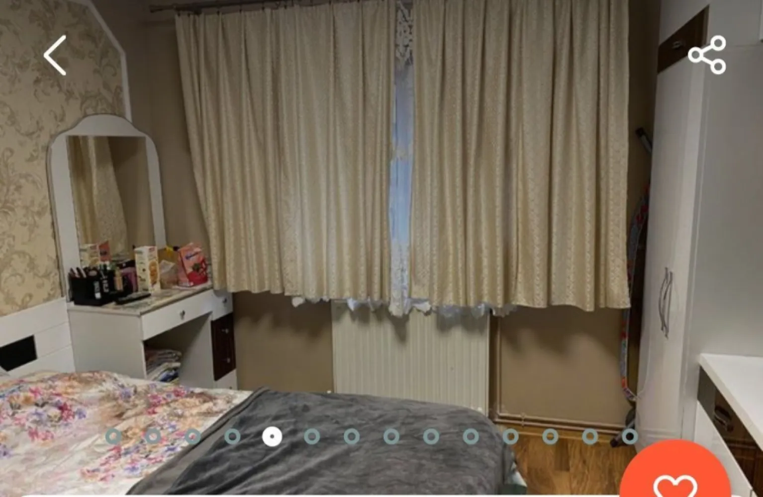 BRASADAS vinde ap 3 cam etaj etaj 1/4 PARCARE Micro 16. - Agenția Imobiliara BRASADAS vinde apartament cu trei camere situat in Micro 16 pe strada Muncii, zona linistita apeoape de mijloace de transport si parcuri. Dispune de: 3 camere ( 2 dormitoare, 1 living), 1 bucatarie, 1 baie, 1 hol, 2 balcoane si loc de parcare. Se alfa la etajul 1 din 4 (2 apartamente pe palier). Este complet mobilat cu exceptia unor obiecte ( detalii la intelegere ). Utilitati: centrala proprie, parchet, gresie, faianta, geamuri termopan, izolat, schimbat instalatii curent, apa. Pentru mai multe oferte accesați www.brasadas.com. }}