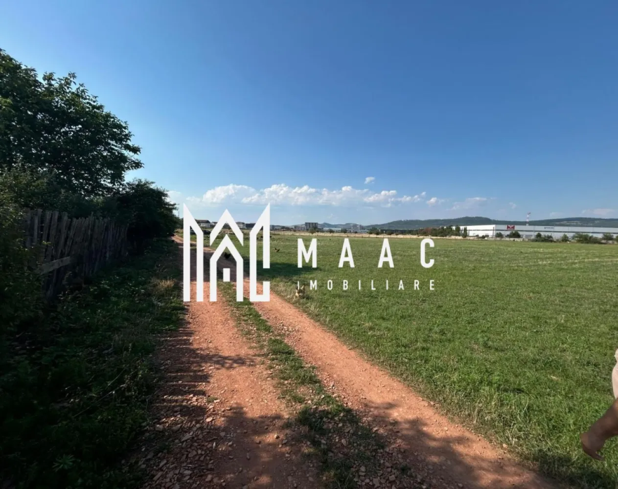 Teren 23.300 mp | 200 ml | Ideal dezvoltare rezidențială sau industrială - Maac Imobiliare vă propune spre vânzare un teren extravilan cu potențial deosebit, situat într-o zonă în plină dezvoltare. Cu o suprafață generoasă de 23.300 mp și o deschidere de aproximativ 200 metri liniari, acest teren este ideal atât pentru dezvoltarea unui cartier de blocuri, cât și pentru amenajarea unei zone industriale cu hale de producție sau depozitare. Caracteristici principale: Suprafață: 23.300 mp Deschidere la drum: ~200 ml Regim: extravilan Utilități: în apropiere (detalii la cerere) Acces facil către drumuri principale Destinații posibile: Cartier rezidențial cu blocuri Parc logistic sau hale industriale Alte investiții cu potențial ridicat Preț: 56 €/mp O oportunitate excelentă pentru dezvoltatori și investitori care caută un teren cu poziție bună și deschidere generoasă. Pentru mai multe informații sau pentru a programa o vizionare, nu ezitați să ne contactați, menționând ID-ul: CP2835260. }}