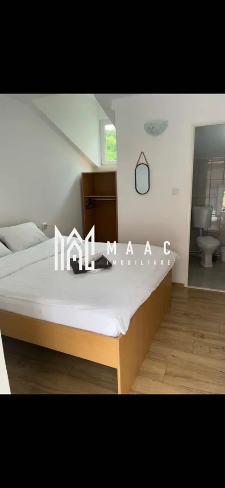 Pensiune I Poalele Munților Făgăraș I Cârțișoara, Sibiu - MAAC Imobiliare vă propune spre achiziție o afacere la cheie, situată într-una dintre cele mai turistice zone din România, la poarta de acces către Transfăgărășan. Proprietatea este cunoscută sub numele de "Complex Cazare Bâlea Transfăgărășan" și se vinde împreună cu întreaga structură a firmei (activitate continuă din 2016). Detalii Afacere și Proprietate Capacitate: 17 unități de cazare (în cele 2 corpuri principale), fiecare cu baie proprie. Anexă suplimentară: 2 unități de cazare cu baie proprie (versatile: pot fi destinate turiștilor sau personalului). Facilități: Sală de mese, bucătărie comună complet utilată, 2 terase la parter și 2 terase la etaj, zonă de grătar. Teren: 1000 mp cu parcare privată inclusă. Acces: Dublu (din DN7C și drum secundar), facilitând fluxul logistic și accesul turiștilor. Stadiu: Renovare parțială realizată în 2023. Eficiență și Dotări Sistem termic: 2 centrale termice performante (lemne/peleți) și 2 camere tehnice aferente. Operațional: Se vinde complet mobilată și utilată, permițând preluarea activității fără întrerupere. Prezență online: Istoric solid pe platformele de rezervări (Booking) și vizibilitate pe social media (Instagram: @balea_transfagarasan ). De ce să investiți în acest complex? Afacere la cheie: Istoric de profitabilitate și activitate neîntreruptă din 2016. Locație strategică: Poziționarea pe DN7C (Transfăgărășan) garantează un flux constant de turiști pe tot parcursul sezonului). Flexibilitate: Infrastructura permite atât gestionarea ca pensiune turistică, cât și adaptarea pentru grupuri organizate sau team-building-uri. Investiție sigură: Proprietatea este complet operațională, fiind gata de a genera venituri din prima zi de la preluare. Informații Suplimentare Dacă sunteți în căutarea unei investiții mature, cu o reputație consolidată în zona montană a județului Sibiu, această pensiune reprezintă opțiunea ideală. Vă invităm să ne contactați pentru a discuta detaliile financiare, analiza indicatorilor de performanță (ROI, grad de ocupare) și pentru a programa o vizionare la locație. MAAC Imobiliare – Partenerul dumneavoastră în investiții imobiliare de succes. Pentru mai multe detalii precizati telefonic ca ati vazut anuntul cu ID CP2965008 }}