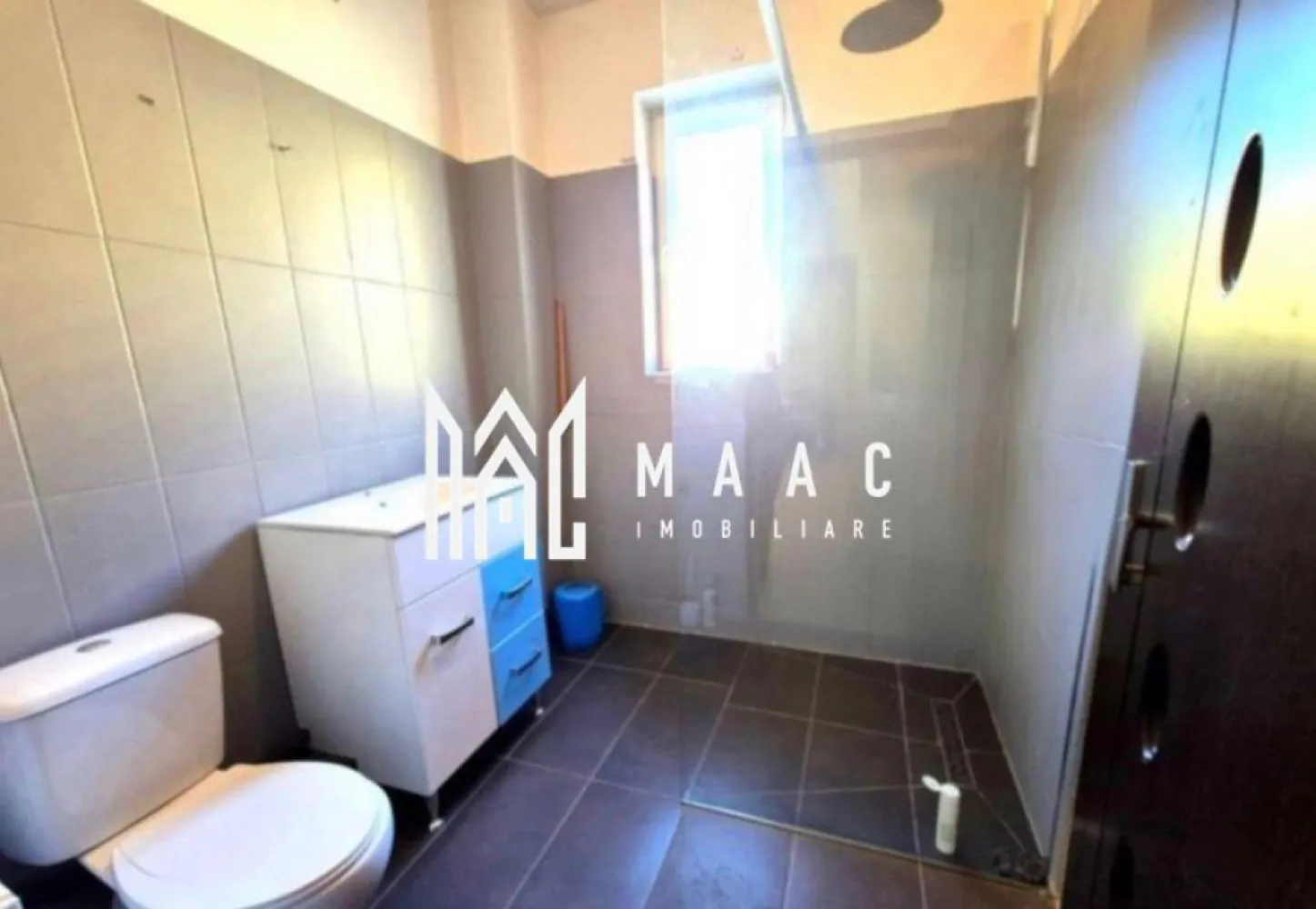 Apartament 2 camere I Parter I Mobilat,Utilat I Selimbar - MAAC IMOBILIARE va propune spre vânzare un apartament situat la parter în Selimbar , într-un bloc construit în 2007. Apartamentul este mobilat și utilat complet ,foarte bine întreținut și pregătit pentru mutare imediată. Dispune de parcare pe CF ,balcon și este amplasat într-o zonă liniștită, în spate la restaurantul El Gringo Sibiu, cu acces rapid către oraș, magazine și alte puncte de interes. Ideal pentru locuință proprie sau ca investiție pentru închiriere. Pentru mai multe informații sau programarea unei vizionări precizați ca ați văzut anunțul cu ID CP2962536 }}