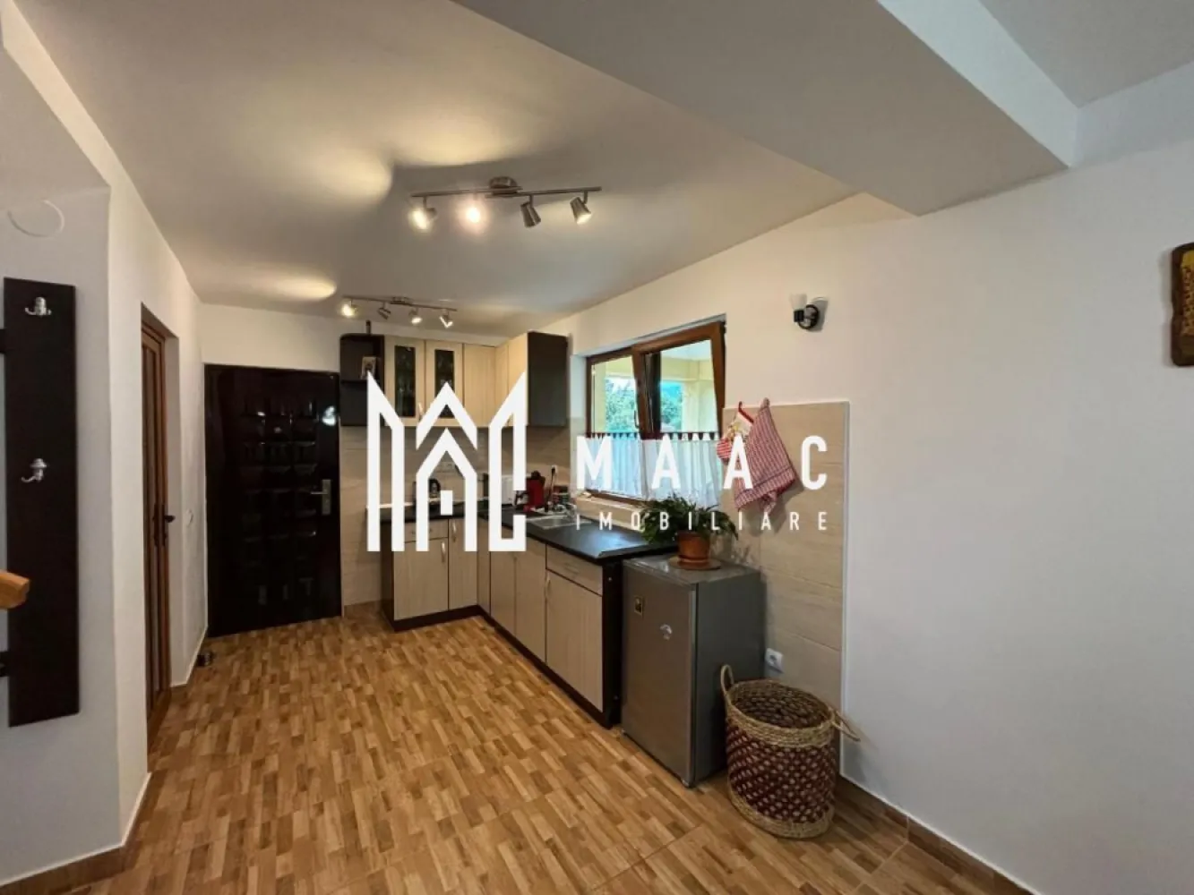 Vilă superbă | 4 camere | 500 mp teren | Vedere la munte | Valea Avrigului