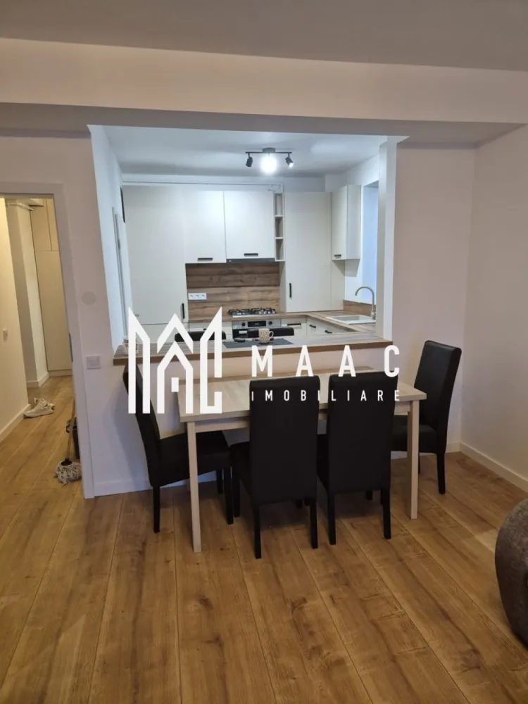 Apartament 2 Camere I Etaj 1 I Modern I DAVINCI - MAAC Imobiliare va propune spre inchiriere un apartament cu 2 camere decomandate. Apartamentul este situat intr-un cartier rezidential construit recent si dispune: -de balcon, - încălzire în pardoseala, -loc de parcare - video interfon, -rulouri electrice la geam. -complet mobilat si utilat . Locatia este la 2 min de zona industrială și aeroport. Se închiriază pe o perioada de minim 1 an. Nu sunt acceptate animale de companie. Se percepe o garantie in cuantulul unei chirii lunare. Pentru mai multe detalii specificati telefonic ca ati vazut anuntul cu ID:CP2966941 . }}