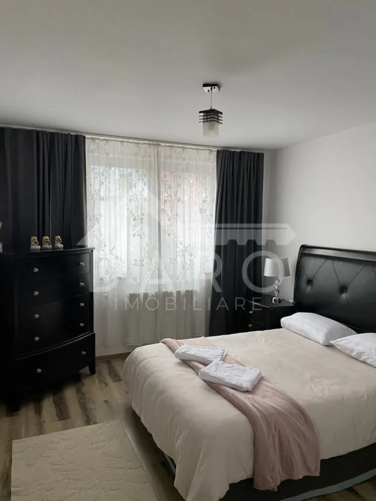 Inchiriez Apartament 2camere Acta Residence - 🏡 Apartament 2 camere de închiriat – Acta Residence | Tudor | 430 €/lună DARO IMOBILIARE oferă spre închiriere apartament modern cu 2 camere, situat în cartierul Tudor, în complexul rezidențial Acta Residence, una dintre zonele foarte apreciate din Târgu Mureș. 💰 Chirie: 430 €/lună ✔ apartament complet mobilat și utilat ✔ complex rezidențial modern ✔ închiriere pe termen lung Compartimentare: ✔ living spațios și luminos ✔ dormitor matrimonial ✔ bucătărie complet utilată ✔ baie ✔ hol Dotări și utilități: ✔ Smart TV ✔ mașină de spălat rufe ✔ frigider ✔ cuptor + plită ✔ mobilier modern ✔ spații generoase de depozitare Siguranță și confort: ✔ camere de supraveghere pe casa scării ✔ pază asigurată pe timpul nopții în complex Avantaje locație: 📍 cartier Tudor – Acta Residence 📍 aproape de Kaufland și Lidl 📍 Piața de zi în apropiere 📍 stații de autobuz la câteva minute 💎 Un apartament modern, luminos și bine poziționat, ideal pentru persoane care își doresc confort într-un complex rezidențial nou. 🤝 Proprietate promovată prin DARO Imobiliare 💳 Pentru achiziție, prin Kiwi Finance beneficiezi de: ✔ analiză GRATUITĂ a eligibilității ✔ acces la oferte de la peste 12 bănci ✔ negocierea dobânzii în favoarea ta ✔ suport complet până la semnarea contractului 📞 Detalii și vizionări: Coman Maria – DARO Imobiliare & Kiwi Finance 📱 0749 535 729 🔑 DARO Imobiliare – găsim proprietatea potrivită. 💳 Kiwi Finance – obținem creditul pentru a o cumpăra }}