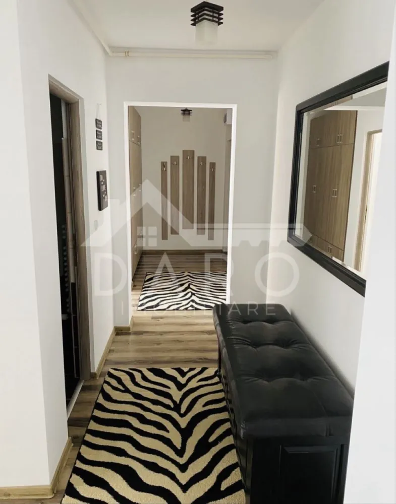 Inchiriez Apartament 2camere Acta Residence - 🏡 Apartament 2 camere de închiriat – Acta Residence | Tudor | 430 €/lună DARO IMOBILIARE oferă spre închiriere apartament modern cu 2 camere, situat în cartierul Tudor, în complexul rezidențial Acta Residence, una dintre zonele foarte apreciate din Târgu Mureș. 💰 Chirie: 430 €/lună ✔ apartament complet mobilat și utilat ✔ complex rezidențial modern ✔ închiriere pe termen lung Compartimentare: ✔ living spațios și luminos ✔ dormitor matrimonial ✔ bucătărie complet utilată ✔ baie ✔ hol Dotări și utilități: ✔ Smart TV ✔ mașină de spălat rufe ✔ frigider ✔ cuptor + plită ✔ mobilier modern ✔ spații generoase de depozitare Siguranță și confort: ✔ camere de supraveghere pe casa scării ✔ pază asigurată pe timpul nopții în complex Avantaje locație: 📍 cartier Tudor – Acta Residence 📍 aproape de Kaufland și Lidl 📍 Piața de zi în apropiere 📍 stații de autobuz la câteva minute 💎 Un apartament modern, luminos și bine poziționat, ideal pentru persoane care își doresc confort într-un complex rezidențial nou. 🤝 Proprietate promovată prin DARO Imobiliare 💳 Pentru achiziție, prin Kiwi Finance beneficiezi de: ✔ analiză GRATUITĂ a eligibilității ✔ acces la oferte de la peste 12 bănci ✔ negocierea dobânzii în favoarea ta ✔ suport complet până la semnarea contractului 📞 Detalii și vizionări: Coman Maria – DARO Imobiliare & Kiwi Finance 📱 0749 535 729 🔑 DARO Imobiliare – găsim proprietatea potrivită. 💳 Kiwi Finance – obținem creditul pentru a o cumpăra }}