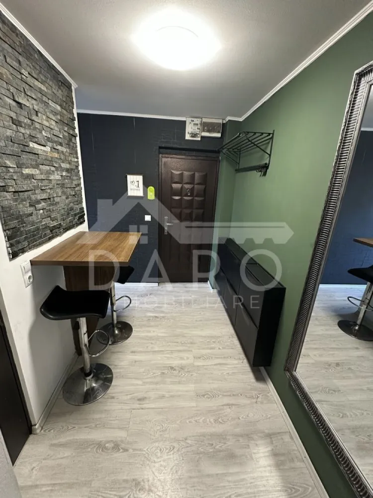 🏡 Apartament 2 camere de închiriat – Dâmbu Pietros - 🏡 Apartament 2 camere de închiriat – Dâmbu Pietros | Str. Parângului | Etaj 1 DARO IMOBILIARE oferă spre închiriere apartament cu 2 camere, situat în cartierul Dâmbu Pietros, pe strada Parângului, la etajul 1 din 4, într-o zonă liniștită și foarte bine poziționată. ✔ apartament complet mobilat și utilat ✔ disponibil pentru închiriere pe termen lung ✔ pozele sunt recent realizate Compartimentare: ✔ living spațios ✔ dormitor matrimonial ✔ bucătărie ✔ baie ✔ hol ✔ balcon închis Dotări și utilități: ✔ centrală termică proprie ✔ geamuri termopan ✔ mobilier modern ✔ electrocasnice incluse ✔ apartament luminos și bine întreținut Avantaje locație: 📍 cartier Dâmbu Pietros – str. Parângului 📍 zonă liniștită, cu mult spațiu verde 📍 aproape de magazine și supermarketuri 📍 școală și grădiniță în apropiere 📍 acces rapid la transport public 💎 Un apartament ideal pentru cupluri sau persoane care își doresc un cămin confortabil într-o zonă bună din Târgu Mureș. 🤝 Proprietate promovată prin DARO Imobiliare 💳 Pentru achiziție, prin Kiwi Finance beneficiezi de: ✔ analiză GRATUITĂ a eligibilității ✔ acces la oferte de la peste 12 bănci ✔ negocierea dobânzii în favoarea ta ✔ suport complet până la semnarea contractului 📞 Detalii și vizionări: Coman Maria – DARO Imobiliare & Kiwi Finance 📱 0749 535 729 🔑 DARO Imobiliare – găsim proprietatea potrivită. 💳 Kiwi Finance – obținem creditul pentru a o cumpăra. }}