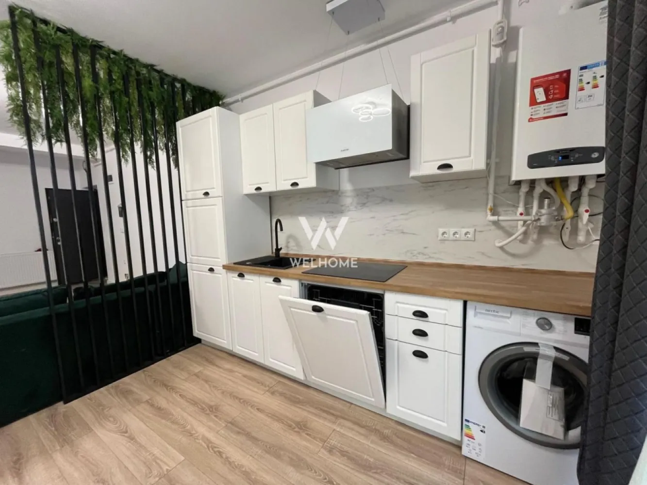 Apartament 2 camere modern in Selimbar, zona Triajului - Apartament 2 camere mobilat-utilat in ansamblul Regina Residence, Selimbar - Suprafata utila: 49 mp - Apartamentul se afla la etajul 2 al unei vile cu 5 apartamente pe etaj. - Locuinta este mobilata si utilata, fiind alcatuita din living cu bucatarie open space, dormitor, baie si balcon. - Situat intr-o zona buna cu acces facil la magazine, shopping city, scoala, mijloace de transport etc. - Un loc de parcare. Perioada minima inchiriere 12 luni. Nu se accepta animal de companie. Disponibil IMEDIAT! Chirie lunara: 450 Euro + se percepe garantie Comision client: 50% din prima chirie Contact: +40747.639.802 }}