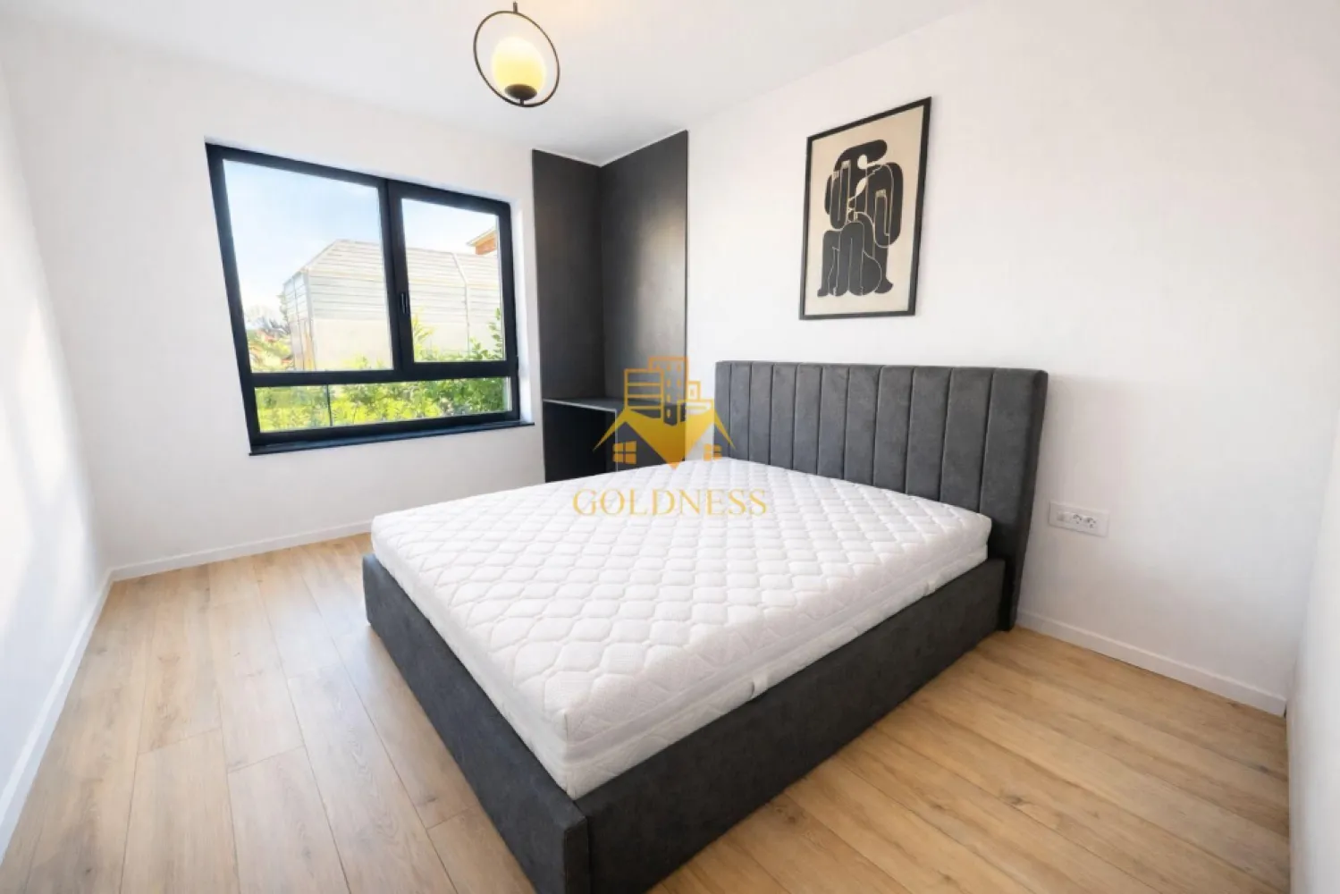2 Camere semidecomandate, Liberty Residential, Parcare, Iris, Lux - Vă propun spre închiriere un apartament cu 2 camere, situat în complexul Liberty Residential strada Gării , la parter, într-un imobil modern. Apartamentul are o suprafață utilă de 60 mp, la care se adaugă o terasă generoasă de 30 mp, ideală pentru relaxare. Compartimentarea este practică și bine organizată, fiind semidecomandată, oferind un spațiu confortabil și funcțional. Locuința dispune de living luminos, dormitor, bucătărie și baie. Imobilul se predă mobilat și utilat, pregătit pentru mutare imediată, iar confortul termic este asigurat eficient. Un mare avantaj îl reprezintă parcarea subterană inclusă în preț. Prețul chiriei este de 780 euro Pentru mai multe detalii sau pentru a programa o vizionare, vă stau la dispoziție cu drag! Pentru intermediere se percepe comision de 50%! }}
