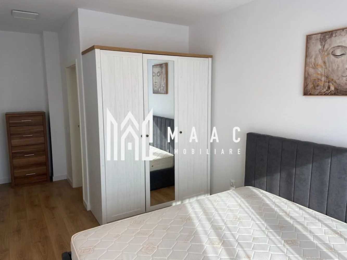 Apartament 2 camere | Etaj 1 | 68 MPU | Doamna Stanca - MAAC Imobiliare vă propune spre închiriere un apartament modern de 2 camere, complet utilat și mobilat, situat la etajul 1 al unui imobil recent. Cu o suprafață utilă de 68 mp, acest apartament oferă un spațiu generos și confortabil, ideal pentru un cuplu sau o persoană care își dorește un loc primitor și funcțional. Caracteristici: 2 camere luminoase și aerisite Balcon cu acces din living Bucătărie complet mobilată și echipată cu electrocasnice moderne Baie spațioasă cu finisaje de calitate Loc de parcare disponibil Pentru mai multe detalii specificati ca ati vazut anuntul cu ID: CP2967493 }}