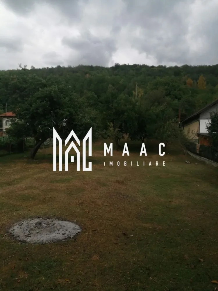 Teren Intravilan 10.000 mp | Livadă + Pădure de salcâm | Bărbătești - Maac Imobiliare prezintă spre vânzare un teren intravilan generos, situat în comuna Bărbătești, la câțiva kilometri de Râmnicu Vâlcea, într-o zonă liniștită și locuită. Suprafață totală: 10.000 mp 4.000 mp livadă 6.000 mp pădure de salcâm Caracteristici: Intravilan, pretabil pentru construcția unei case Situat între case, zonă locuită și sigură Deschidere la drum asfaltat, acces facil Utilități: apă de la rețea disponibilă Cadru natural deosebit, liniște și aer curat Pentru mai multe detalii, vă rugăm să menționați telefonic ID-ul anunțului: CP2835255 }}