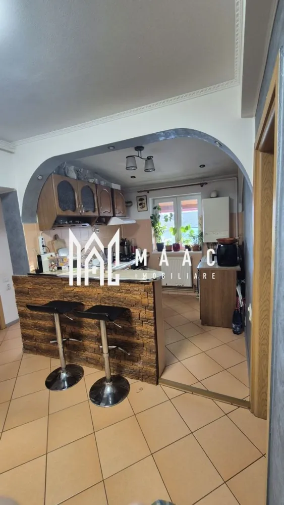 Apartament 2 camere | 45 MPU | Balcon | Pivniță | Loc de parcare | Ștrand - MAAC Imobiliare vă propune spre vânzare un apartament la mansardă, amplasat în cartierul Ștrand în apropiere de puncte de interes precum: parcuri, școli ,magazine, farmacii,situat la etajul 5/5 fără scară interioară, fiind dispus pe un singur nivel. Un avantaj major îl reprezintă locul de parcare privat inclus, alături de disponibilitatea altor locuri de parcare publice în imediata apropiere. Cu o suprafață utilă de 45 mp compartimentarea asigură o circulație fluidă în toate încăperile ,care se face astfel: living de 16,43 mp dotat cu aer condiționat nou și dulap tip dressing bucătărie de 5,93 mp cu spațiu optimizat pentru gătit balcon de 7,03 mp cu ieșire din sufragerie si o debara pentru depozitare sau camară dormitor de 10,08 mp accesat prin holul secundar pentru un plus de liniște baie de 4,06 mp hol principal de 6,93 mp si hol secundar de 1,60 mp pivniță inclusă pod , pentru spațiu suplimentar de depozitare loc de parcare privat inclus în prețul de vânzare Pentru vizionări sau mai multe detalii contactați-ne și specificați codul proprietății ID: CP2964128. }}