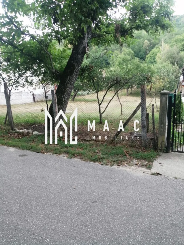 Teren Intravilan 10.000 mp | Livadă + Pădure de salcâm | Bărbătești - Maac Imobiliare prezintă spre vânzare un teren intravilan generos, situat în comuna Bărbătești, la câțiva kilometri de Râmnicu Vâlcea, într-o zonă liniștită și locuită. Suprafață totală: 10.000 mp 4.000 mp livadă 6.000 mp pădure de salcâm Caracteristici: Intravilan, pretabil pentru construcția unei case Situat între case, zonă locuită și sigură Deschidere la drum asfaltat, acces facil Utilități: apă de la rețea disponibilă Cadru natural deosebit, liniște și aer curat Pentru mai multe detalii, vă rugăm să menționați telefonic ID-ul anunțului: CP2835255 }}