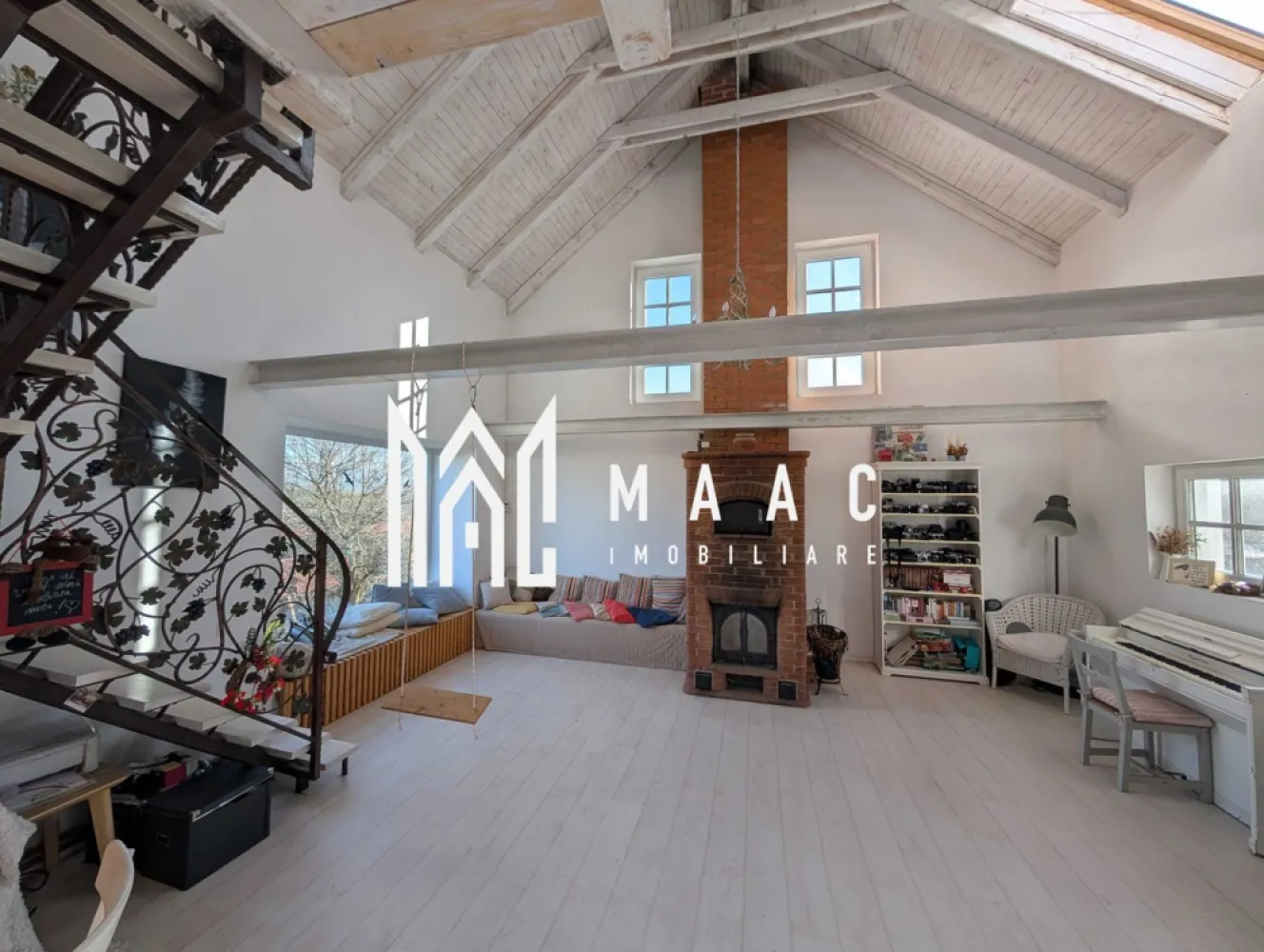 Casă | Daia Nouă | Priveliște spre Munții Făgăraș - MAAC Imobiliare vă propune spre închiriere o casă, situată în mijlocul naturii, la aproximativ 10 km de Sibiu, în localitatea Daia Nouă. Proprietatea este amplasată într-o zonă liniștită, oferind intimitate deplină și o priveliște spectaculoasă către Munții Făgăraș.. Compartimentare • open-space generos (zonă de living) • dormitor la mansardă • bucătărie complet utilată • baie Proprietatea beneficiază de o grădină spațioasă, amenajată pentru relaxare și activități în aer liber, care include: • heleșteu • foișor • zonă pentru răsaduri • pomi fructiferi Proprietarii se ocupă de întreținerea grădinii, inclusiv tunsul ierbii, compostare, plantare și pregătirea lemnelor de foc. Dotări și beneficii • încălzire cu șemineu pe lemne și pompă de căldură • instalație fotovoltaică de 5 kW • aer condiționat • video-proiector în dormitor • sursă proprie de apă și sistem propriu de epurare • costuri de întreținere reduse datorită eficienței energetice ridicate Proprietatea oferă intimitate totală, neavând vecini în fața casei sau pe laterale. Se acceptă animale de companie de talie mică și medie. Pentru mai multe detalii sau pentru programarea unei vizionări, vă rugăm să ne contactați și să menționați ID-ul proprietății: CP2966835. }}