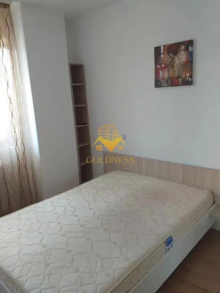 2 Camere, Iris, Parcare Subterana, Oasului, Auchan, 18 Gym, Revo Gym - Apartament 2 Camere Semidecomandat de Închiriat în Iris, Cluj-Napoca GOLDNESS Imobiliare vă propune spre închiriere un apartament luminos cu 2 camere semidecomandate, complet mobilat și utilat, situat la etajul 9 al unui imobil de 11 etaje, în cartierul Iris din Cluj-Napoca. Dispune de parcare subterană (50 euro luna). Cu o suprafață utilă de 42 mp, acest apartament este ideal pentru un stil de viață modern și confortabil. Beneficiază de centrală proprie, asigurând un control eficient al costurilor cu încălzirea și un confort sporit. Apartamentul este compartimentat astfel: * Living dotat cu o canapea extensibilă, masă de dining și comodă. * Dormitor primitor, cu pat matrimonial și dressing. * Bucătărie complet utilată cu aragaz, cuptor, hotă și frigider. * Baie cu cadă/duș. * Balcon Imobilul este situat într-o zonă cu acces facil la mijloace de transport în comun, magazine, supermarketuri și alte puncte de interes. Dacă sunteți interesați de acest apartament și doriți să îl vizionați, sau pentru alte oferte, nu ezitați să ne contactați telefonic sau prin e-mail. Vă stăm la dispoziție! Pentru intermediere se percepe un comision de 50% din prețul chiriei! }}