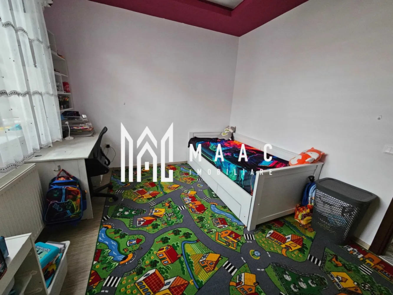 Apartament 2 camere | Decomandat | 41 MPU | Etaj 2 | Loc de parcare | Turnisor - MAAC Imobiliare vă propune spre vânzare un apartament cu 2 camere, decomandat, situat în zona Turnișor — o zonă liniștită și foarte căutată, ideală atât pentru locuit, cât și pentru investiție. Compartimentare: Hol generos Living cu acces pe balcon Bucătărie separată, cu acces pe al doilea balcon Dormitor luminos Baie Balcon (5 mp) Date tehnice: Suprafață utilă: 41 mp Balcon de 5 mp Etaj: 2 Loc de parcare inclus Pentru mai multe detalii precizati telefonic ca ati vazut anuntul cu ID: CP2834901 }}