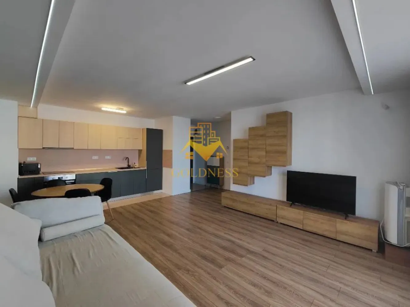 2 camere, premium, bloc nou, Marasti, The Nest, The Office, 21 Dec - GOLDNESS Imobiliare vă propune spre închiriere un apartament cu 2 camere complet mobilat și utilat, la etajul 3 într-un imobil de 7 etaje, în cartierul Marasti. Apartamentul este compartimentat astfel: - dormitor cu pat matrimonial, dressing, noptiere - living cu bucatarie open-space complet utilată, canapea extensibla, loc de servit masa - baie cu cabina de dus, calorifer port prosop inox și dulap pentru depozitare. - terasa de 7 mp. Imobilul este dotat cu toate cele necesare- centrală proprie, mașină de spălat haine, frigider, plită electrică, hotă, TV, etc. Se află în apropierea stațiilor de transport în comun, magazine, restaurante, spații verzi, farmacii, etc. Dispune de parcare subterana inclusa in pret! Dacă sunteți interesați de acest apartament și doriți să îl vizionați, dar și pentru alte oferte sau detalii nu ezitați să ne contactați telefonic sau prin e-mail - goldnessimobiliare@gmail.com. Vă stăm la dispoziție! }}