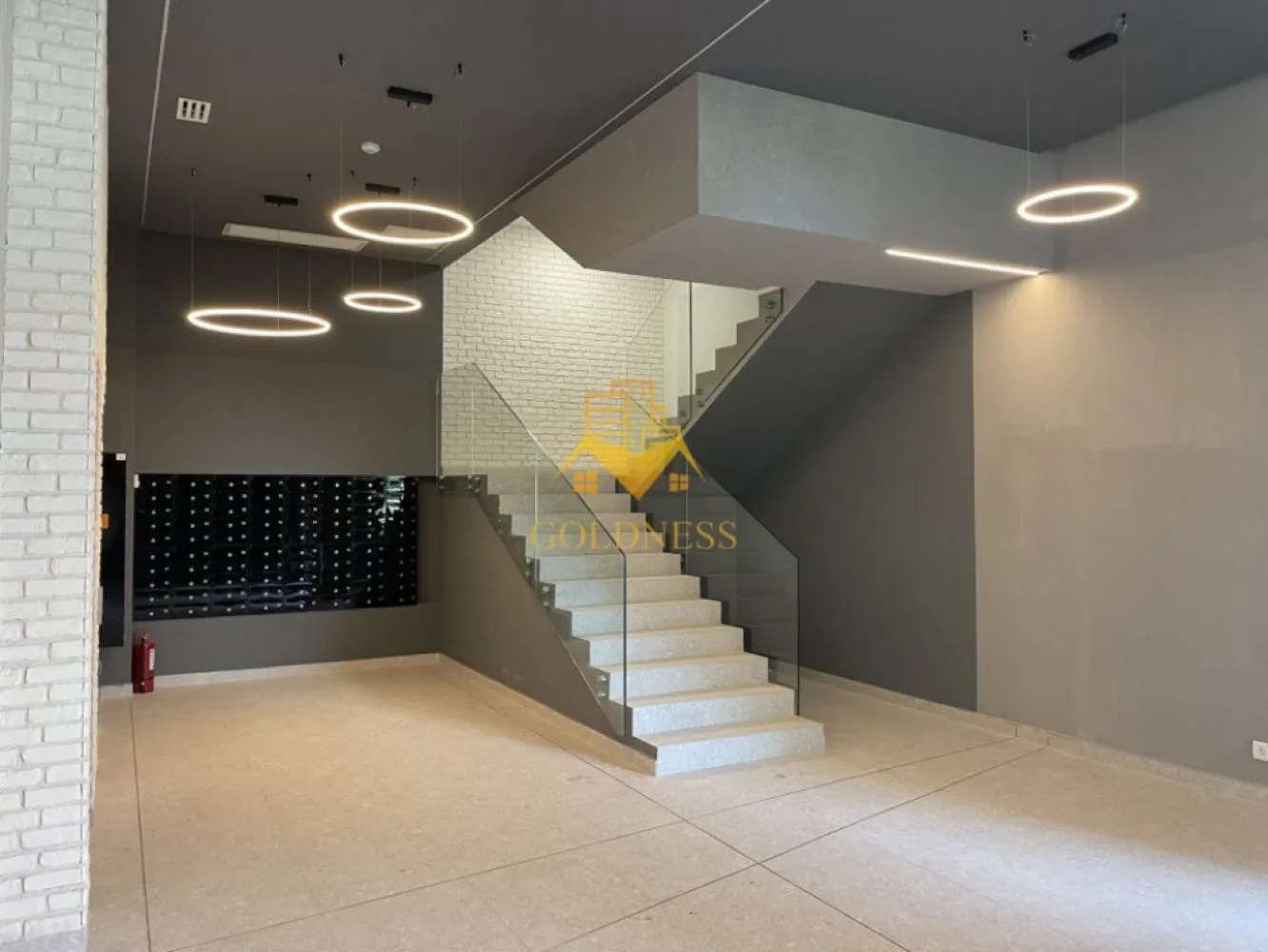 2 camere, premium, bloc nou, Marasti, The Nest, The Office, 21 Dec - GOLDNESS Imobiliare vă propune spre închiriere un apartament cu 2 camere complet mobilat și utilat, la etajul 3 într-un imobil de 7 etaje, în cartierul Marasti. Apartamentul este compartimentat astfel: - dormitor cu pat matrimonial, dressing, noptiere - living cu bucatarie open-space complet utilată, canapea extensibla, loc de servit masa - baie cu cabina de dus, calorifer port prosop inox și dulap pentru depozitare. - terasa de 7 mp. Imobilul este dotat cu toate cele necesare- centrală proprie, mașină de spălat haine, frigider, plită electrică, hotă, TV, etc. Se află în apropierea stațiilor de transport în comun, magazine, restaurante, spații verzi, farmacii, etc. Dispune de parcare subterana inclusa in pret! Dacă sunteți interesați de acest apartament și doriți să îl vizionați, dar și pentru alte oferte sau detalii nu ezitați să ne contactați telefonic sau prin e-mail - goldnessimobiliare@gmail.com. Vă stăm la dispoziție! }}