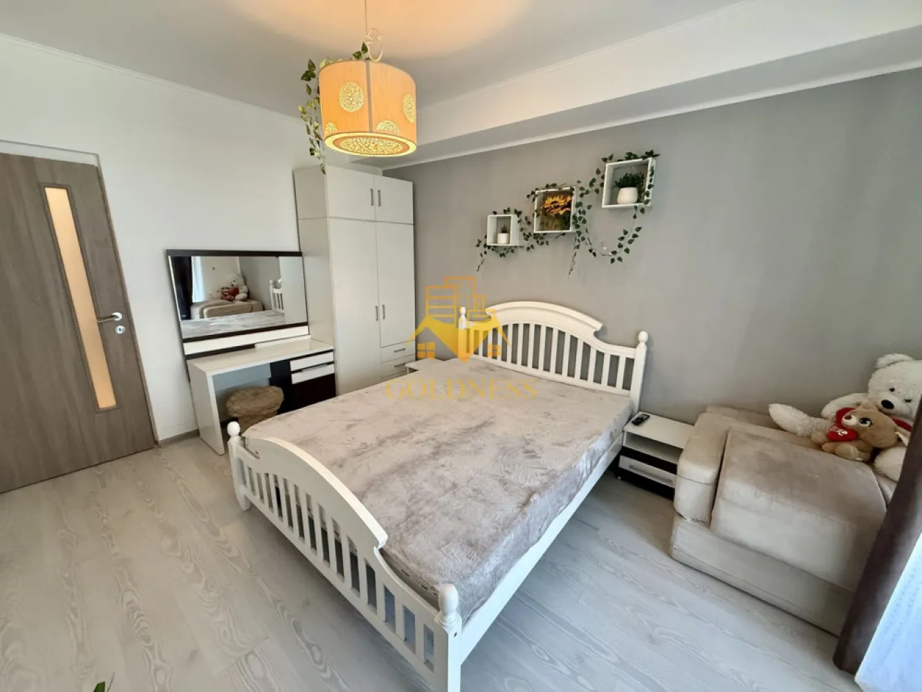 2 camere open space, terasa, Gheorgheni, Iulius Mall, Kaufland, Lidl - GOLDNESS Imobiliare vă propune spre închiriere un apartament cu 2 camere complet mobilat și utilat, la etajul 2 într-un imobil de 6 etaje, în Cartierul Gheorgheni . Se află în apropierea stațiilor de transport în comun, magazine, restaurante, spații verzi, farmacii, etc. Apartamentul este compartimentat astfel: - dormitor cu pat matrimonial, dressing, noptiere - living cu bucatarie open space complet utilată și mobilată, canapea extensibilă, loc de servit masa - baie cu cabina de dus, calorifer port prosop și dulap pentru depozitare. - terasa de 14 mp. Imobilul este dotat cu toate cele necesare- centrală proprie, frigider, aragaz, hotă, mașină de spălat haine, etc. Dacă sunteți interesați de acest apartament și doriți să îl vizionați, dar și pentru alte oferte nu ezitați să ne contactați telefonic sau prin e-mail. Vă stăm la dispoziție! Pentru intermediere se percepe un comision de 50% din prețul chiriei!