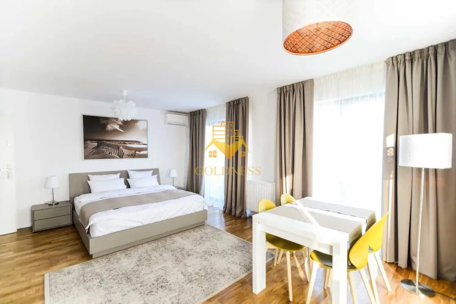 1 Camera, Park lake, Iulius Mall, FSEGA, Terasa,Modern, Intre lacuri. - GOLDNESS Imobiliare vă propune spre închiriere un apartament cu o camere complet mobilata și utilata, la etajul 10 într-un imobil de 10 etaje, în Cartierul Intre Lacuri. Se află în apropierea stațiilor de transport în comun, magazine, restaurante, spații verzi, farmacii, etc. Apartamentul este compartimentat astfel: - dormitor cu pat matrimonial, dressing, noptiere, loc de servit masa -bucatarie complet utilată și mobilată - baie cu cada, calorifer port prosop și dulap pentru depozitare. - terasa de 18 mp. Imobilul este dotat cu toate cele necesare- centrală proprie, frigider, aragaz, hotă, mașină de spălat haine, etc. Dacă sunteți interesați de acest apartament și doriți să îl vizionați, dar și pentru alte oferte nu ezitați să ne contactați telefonic sau prin e-mail. Vă stăm la dispoziție! Pentru intermediere se percepe un comision de 50% din prețul chiriei!