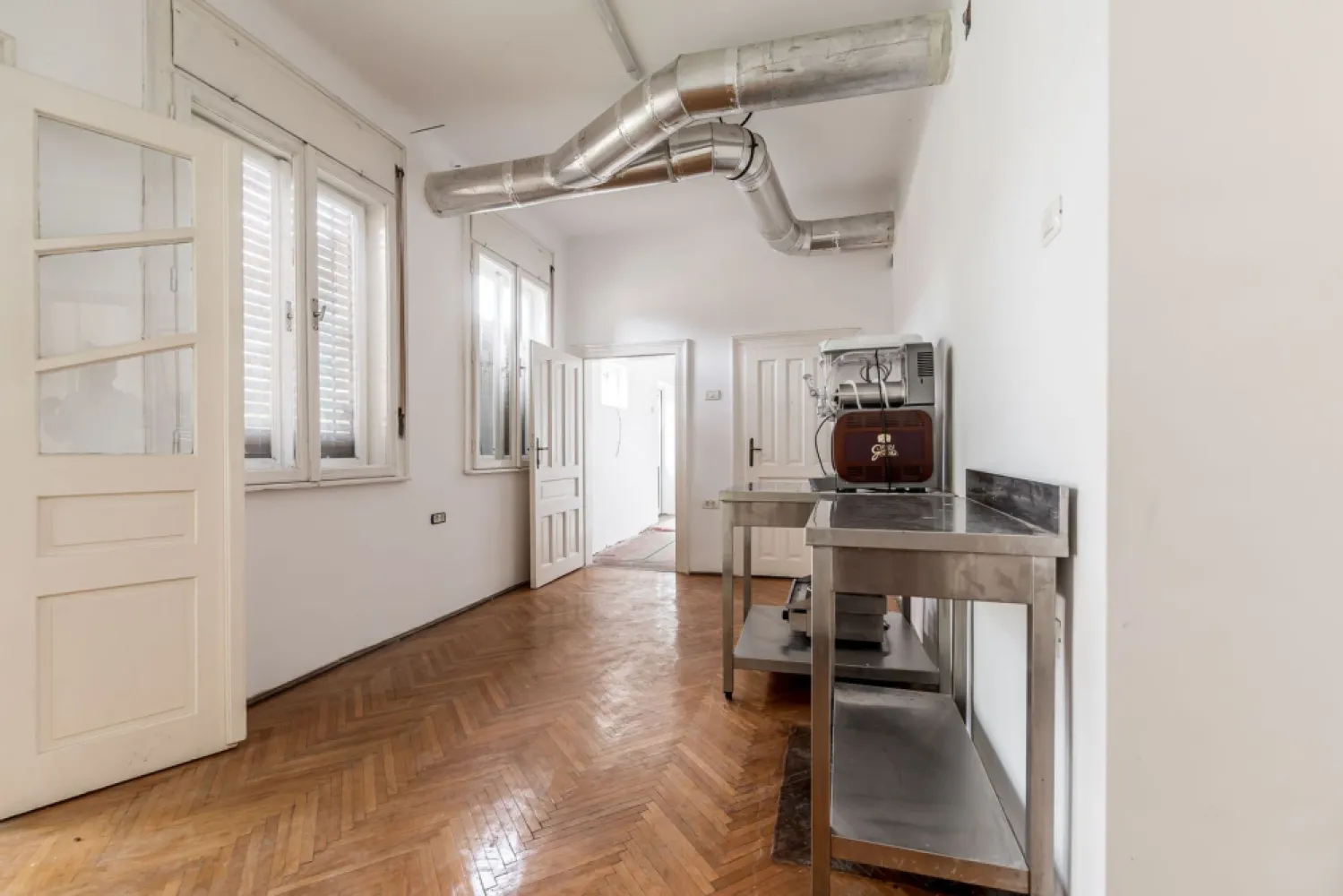 Casa cu potential multiplu cu teren generos pe strada Dunarii