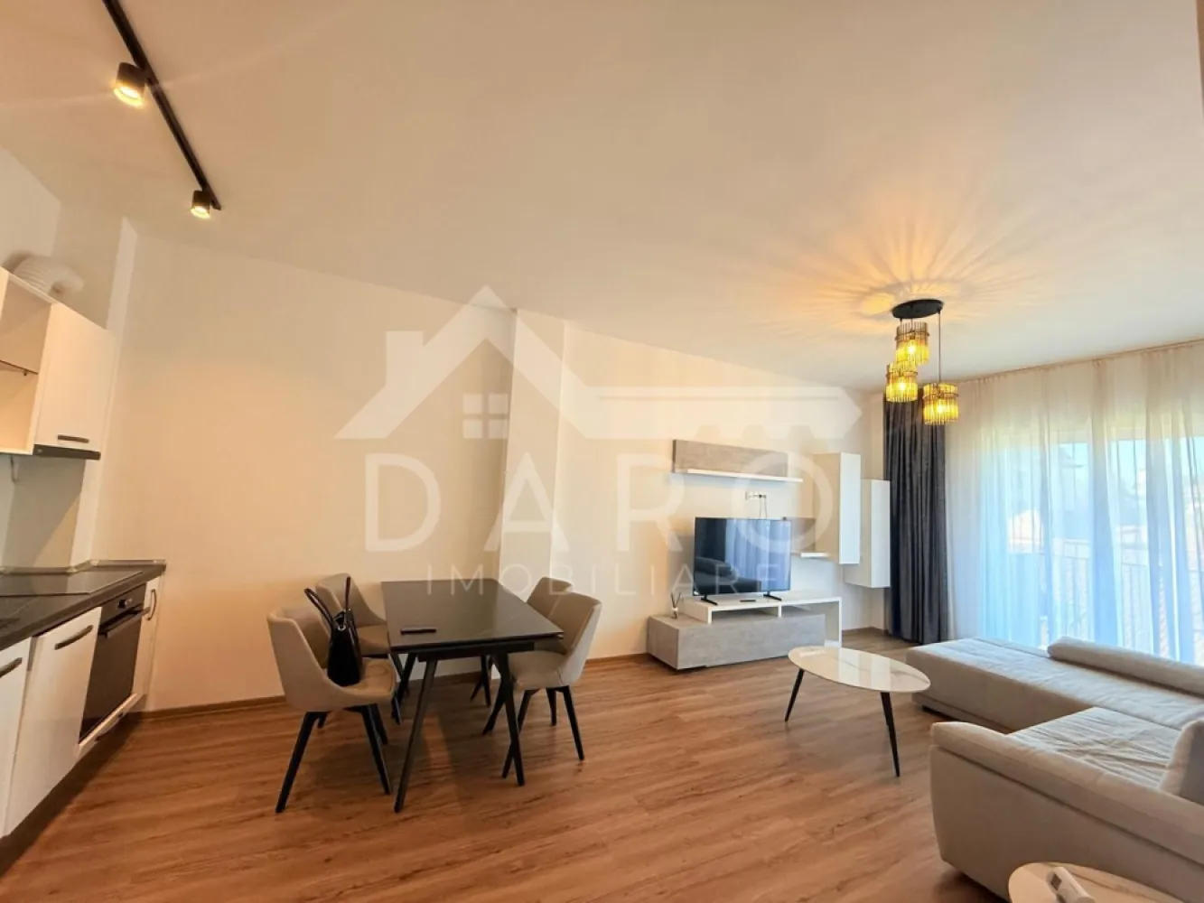 Apartament de inchiriat cu 3 camere , strada Papiu Ilarian - Închiriere apartament 3 camere – Strada Papiu Ilarian, Târgu Mureș 📍 Locație: vis-a-vis de Arhivele Statului Român 🏢 Bloc nou, finalizat în 2025 🛏 3 camere: living, două dormitoare 🍽 Compartimentare modernă: bucătărie separată, 2 băi, balcon 🚗 Parcare subterană inclusă 🔥 Încălzire în pardoseală 📍 Etaj 1 ✅ Apartament modern, ideal pentru familii sau profesioniști 📞 Pentru detalii și vizionări, contactează-mă în privat! }}