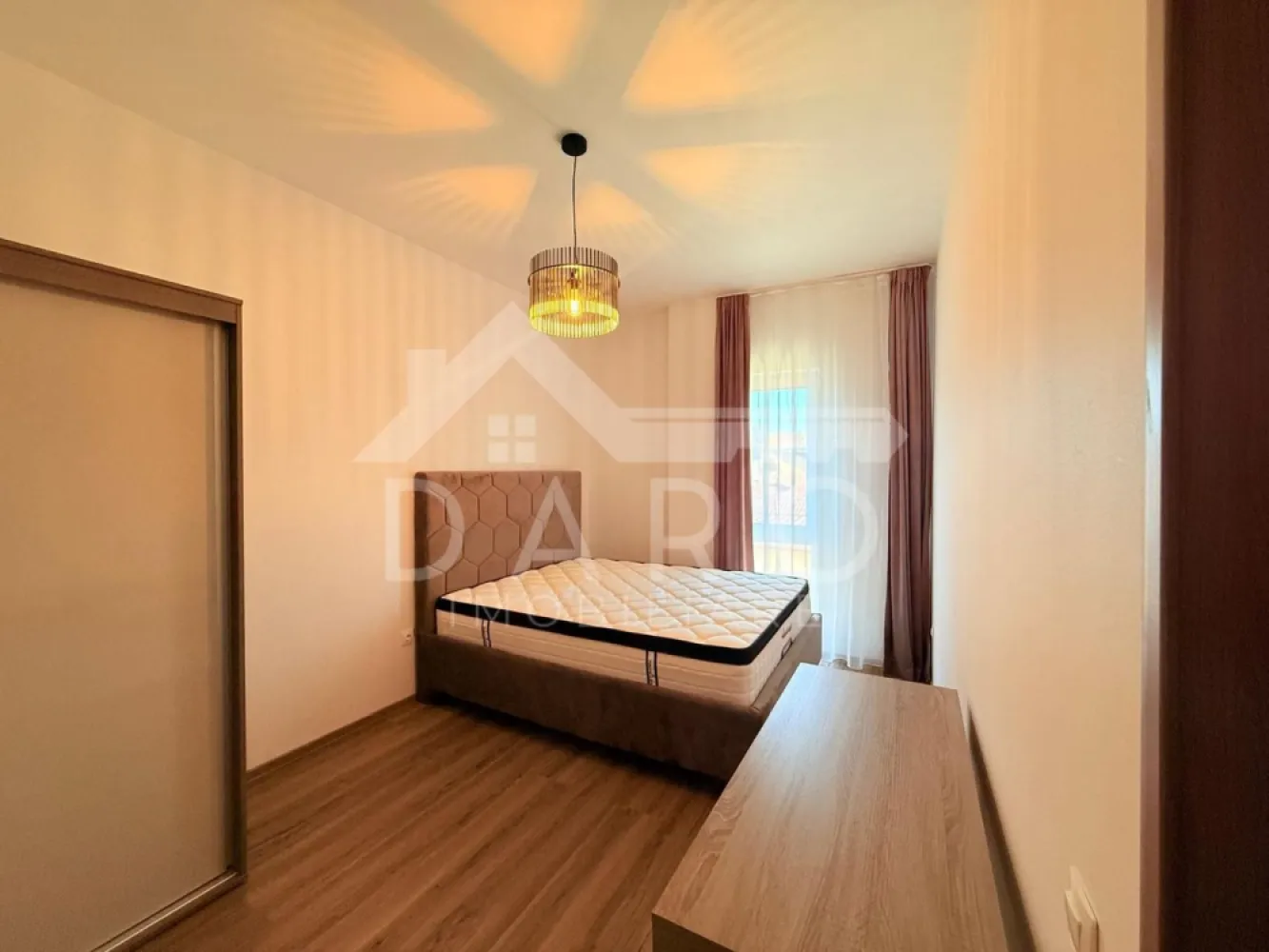 Apartament de inchiriat cu 3 camere , strada Papiu Ilarian - Închiriere apartament 3 camere – Strada Papiu Ilarian, Târgu Mureș 📍 Locație: vis-a-vis de Arhivele Statului Român 🏢 Bloc nou, finalizat în 2025 🛏 3 camere: living, două dormitoare 🍽 Compartimentare modernă: bucătărie separată, 2 băi, balcon 🚗 Parcare subterană inclusă 🔥 Încălzire în pardoseală 📍 Etaj 1 ✅ Apartament modern, ideal pentru familii sau profesioniști 📞 Pentru detalii și vizionări, contactează-mă în privat! }}