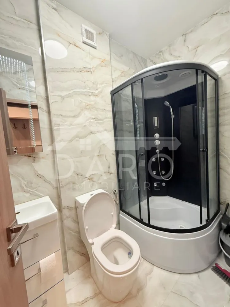 Apartament de inchiriat cu 3 camere , strada Papiu Ilarian - Închiriere apartament 3 camere – Strada Papiu Ilarian, Târgu Mureș 📍 Locație: vis-a-vis de Arhivele Statului Român 🏢 Bloc nou, finalizat în 2025 🛏 3 camere: living, două dormitoare 🍽 Compartimentare modernă: bucătărie separată, 2 băi, balcon 🚗 Parcare subterană inclusă 🔥 Încălzire în pardoseală 📍 Etaj 1 ✅ Apartament modern, ideal pentru familii sau profesioniști 📞 Pentru detalii și vizionări, contactează-mă în privat! }}