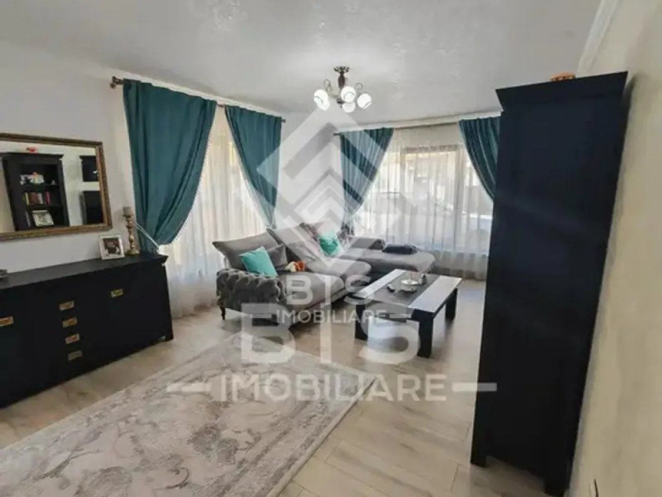 Casa P+E Zona Dedeman - Casă individuală superbă, 150 mp, zonă Dedeman, Bistriţa!

Casă individuală fermecătoare P+E, cu o suprafaţă utilă de 150 mp, situată în zona Dedeman, Bistriţa, aproape de OK Shopping Centre. Construită în 2020, casa oferă:

* 3 dormitoare cozy.
* Living spaţios şi luminos
* Bucătărie modernă şi complet utilată 
* 2 băi moderne
* 2 balcoane 
* Curte pavată, cu spaţii verzi amenajate, perfectă pentru relaxare şi petreceri în familie!
* 2 locuri de parcare în curte
* Orientare: S-E

Această casă oferă confortul şi spaţiul de care ai nevoie, într-o locaţie excelentă, aproape de toate facilităţile. Nu rata această oportunitate!

VAUNT ID: 101064