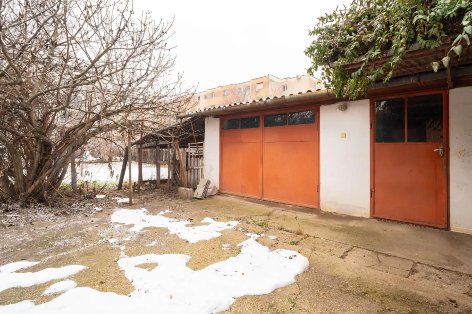 Apartament ultracentral Arad – 468 mp teren propriu, garaj, acces auto