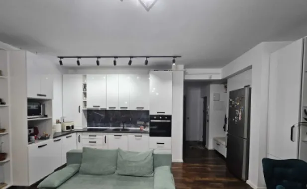 BRASADAS vinde ap 3 cam cu curte proprie in Carpati 2.