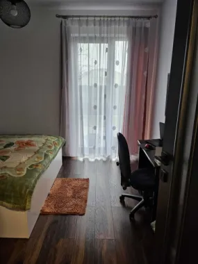 BRASADAS vinde ap 3 cam cu curte proprie in Carpati 2.