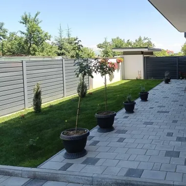 BRASADAS vinde ap 3 cam cu curte proprie in Carpati 2.