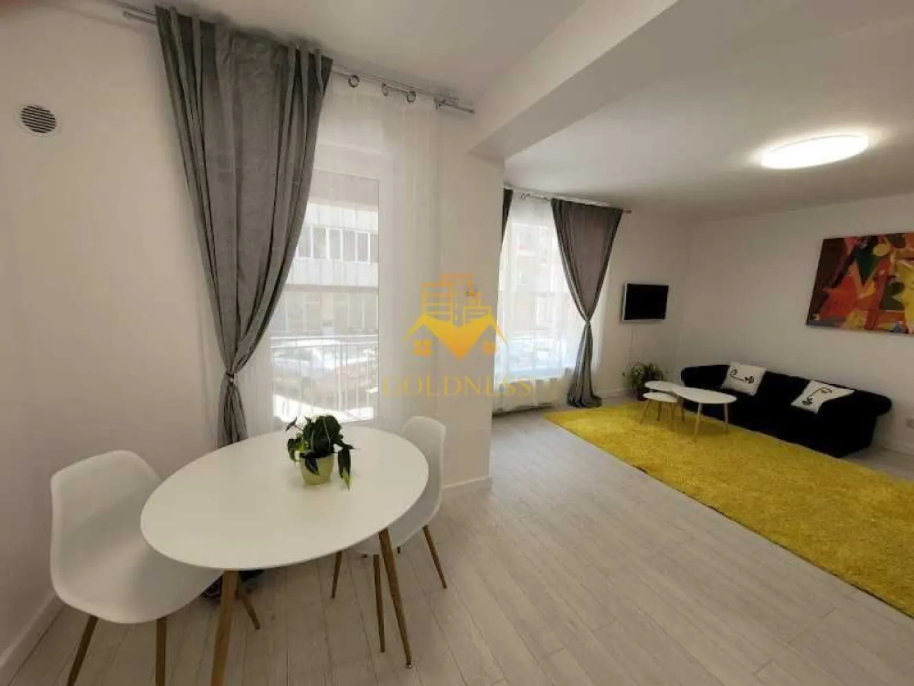 1 camera, modern, Zorilor, UMF, UTCN, Golden Tulip, LIDL - GOLDNESS Imobiliare vă propune spre închiriere un apartament cu 1 camera complet mobilat și utilat, la Parterul unui imobil de 4 etaje, în Cartierul Zorilor, Zona Golden Tulip. Se află în apropierea stațiilor de transport în comun, magazine, restaurante, spații verzi, farmacii, etc. Apartamentul este compartimentat astfel: - dormitor cu pat matrimonial, - living cu bucatarie open space complet utilată și mobilată, canapea extensibilă, loc de servit masa - baie cu cabina de dus, calorifer port prosop și dulap pentru depozitare. - terasa de 10 mp. Imobilul este dotat cu toate cele necesare- centrală proprie, frigider, aragaz, hotă, mașină de spălat haine, etc. Dacă sunteți interesați de acest apartament și doriți să îl vizionați, dar și pentru alte oferte nu ezitați să ne contactați telefonic sau prin e-mail. Vă stăm la dispoziție! Pentru intermediere se percepe un comision de 50% din prețul chiriei! }}