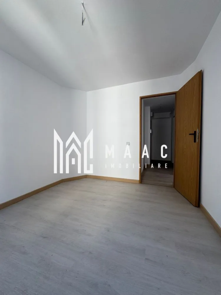 Apartamente noi | 2 camere | Ostroveni - MAAC Imobiliare vă propune spre vânzare apartamente noi, decomandate, situate în cartierul Ostroveni, zona Tic-Tac, o zonă apreciată pentru accesul facil către magazine, transport public și alte puncte de interes ale orașului. Locuințele sunt amplasate la mansarda unui imobil cu regim de înălțime P+4+M, mansardă recent construită și finalizată în anul 2026, realizată la standarde moderne. Apartamentele se vând la cheie, fiind complet finisate și pregătite pentru mutare imediată. Acestea beneficiază de finisaje noi și moderne, precum: * gresie * faianță * parchet * obiecte sanitare noi În plus, fiecare locuință dispune de balcon, oferind un spațiu suplimentar pentru relaxare. Din punct de vedere al confortului, proprietățile sunt dotate cu centrală termică proprie, asigurând eficiență energetică și control asupra costurilor de încălzire. Fiind locuințe noi, cu toate dotările neutilizate, acestea reprezintă o alegere ideală atât pentru locuit, cât și pentru investiție (închiriere). Prețurile pornesc de la 32.700 € și ajung până la 39.200 € (TVA inclus), în funcție de suprafață și compartimentare, fiind vorba despre construcție nouă. Pentru mai multe informații sau pentru programarea unei vizionări, echipa MAAC Imobiliare vă stă la dispoziție. ID: CP2968622 }}