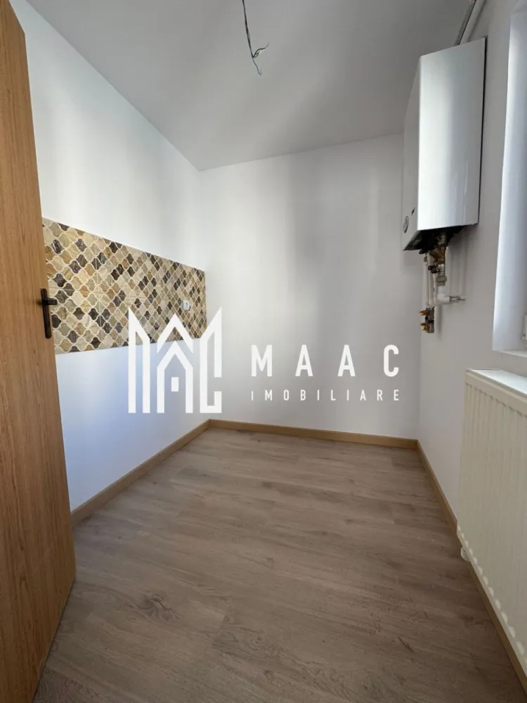 Garsoniera | Ostroveni| 24,6 MP - MAAC Imobiliare vă propune spre vânzare o garsonieră nouă, decomandată, situată în cartierul Ostroveni, zona Tic-Tac, o zonă apreciată pentru accesul facil către magazine, transport public și alte puncte de interes ale orașului. Locuința este amplasată la mansarda unui imobil cu regim de înălțime P+4+M, mansardă recent construită și finalizată în anul 2026, realizată la standarde moderne. Garsoniera se vinde la cheie, fiind complet finisată și pregătită pentru mutare imediată. Aceasta beneficiază de finisaje noi și moderne, precum: * gresie * faianță * parchet * obiecte sanitare noi În plus, proprietatea dispune de balcon, oferind un spațiu suplimentar pentru relaxare. Din punct de vedere al confortului, locuința este dotată cu centrală termică proprie, asigurând eficiență energetică și control asupra costurilor de încălzire. Fiind o locuință nouă, cu toate dotările neutilizate, această proprietate reprezintă o alegere ideală atât pentru locuit, cât și pentru investiție (închiriere). Prețurile pornesc de la 24.600 € și ajung până la 30.700 € (TVA inclus), în funcție de suprafață și compartimentare, fiind vorba despre construcție nouă. Pentru mai multe informații sau pentru programarea unei vizionări, echipa MAAC Imobiliare vă stă la dispoziție. ID: CP2968456 }}