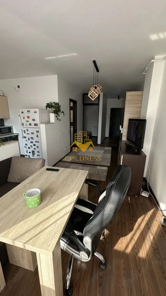 2 camere open space, balcon, Marasti, The Office, Mega Image, Lidl - GOLDNESS Imobiliare vă propune spre închiriere un apartament cu 2 camere complet mobilat și utilat, la etajul 4 într-un imobil de 5 etaje, în Cartierul Marasti . Se poate parca prin zona. Se află în apropierea stațiilor de transport în comun, magazine, restaurante, spații verzi, farmacii, etc. Apartamentul este compartimentat astfel: - dormitor cu pat matrimonial, noptiere - living cu bucatarie open space complet utilată și mobilată, canapea extensibilă, loc de servit masa - baie cu cabina de dus, calorifer port prosop și dulap pentru depozitare. - balcon de 6 mp. Imobilul este dotat cu toate cele necesare- centrală proprie, frigider, aragaz, hotă, mașină de spălat haine, etc. Dacă sunteți interesați de acest apartament și doriți să îl vizionați, dar și pentru alte oferte nu ezitați să ne contactați telefonic sau prin e-mail. Vă stăm la dispoziție! Pentru intermediere se percepe un comision de 50% din prețul chiriei! }}